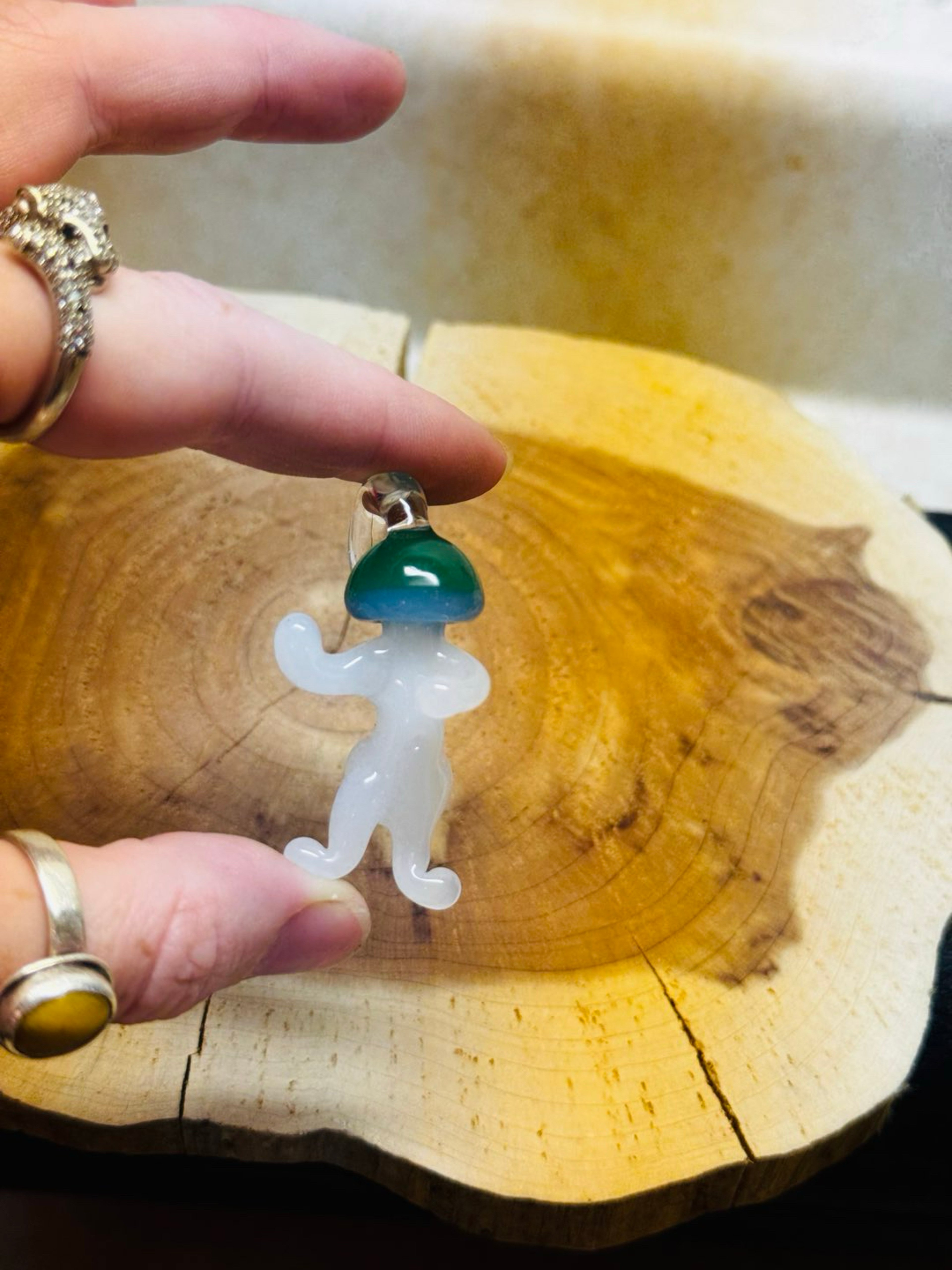 Preview pic of Dancing fungi pendant
