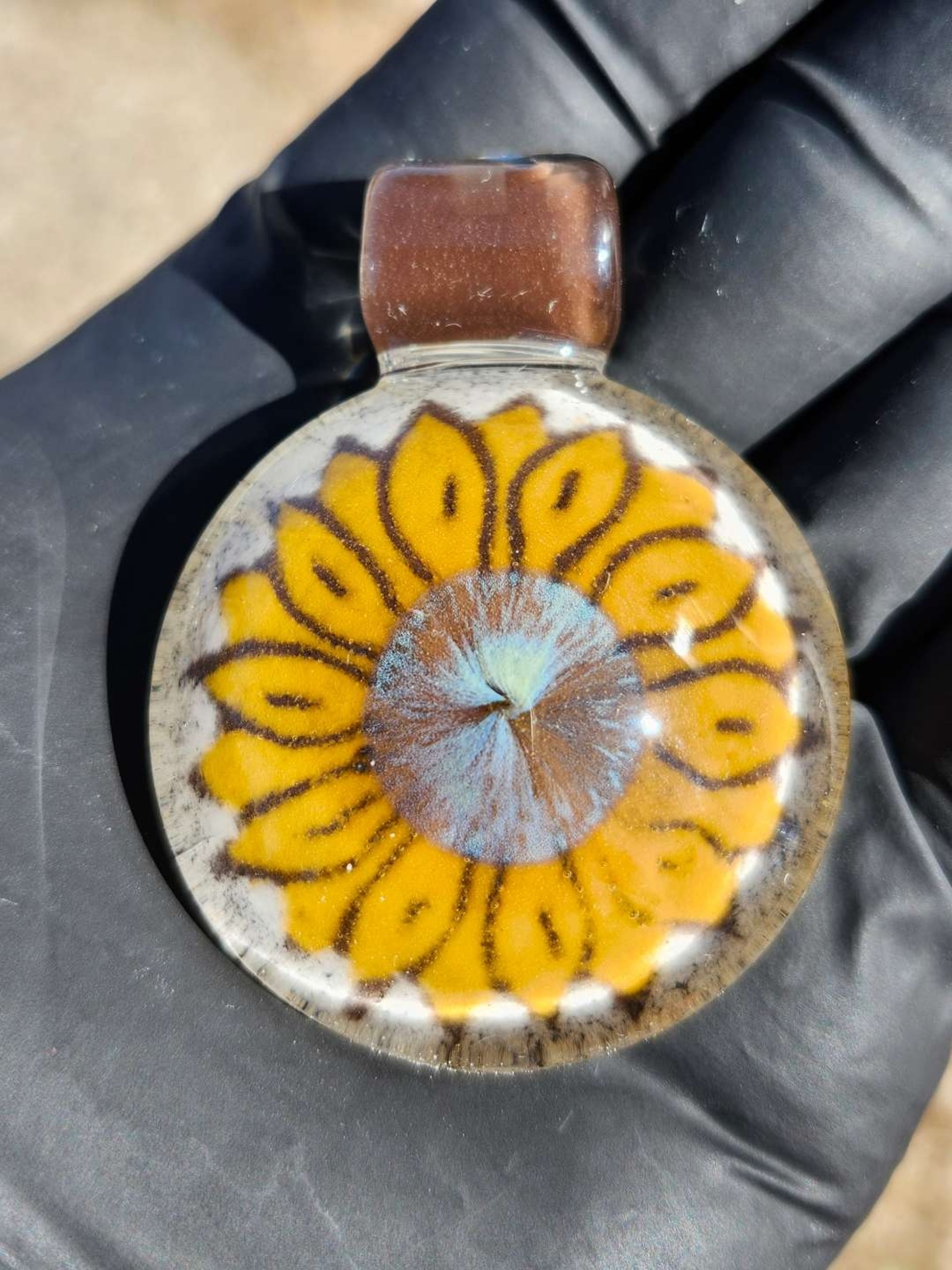 Preview pic of HOFFMAN GLASS SUNFLOWER PENDANT