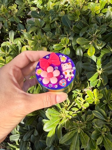 Preview pic of Rainbow Kitty & Daisy 4 Piece Grinder