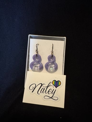 Preview pic of Natey love infinity earrings