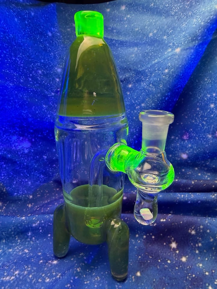 10m UV Rocket Ship Rig | Shop Heady Rigs on GlassPass