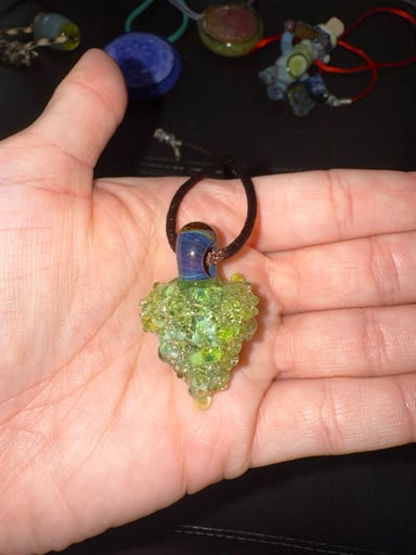 Preview pic of UV Reactive Nug Pendy