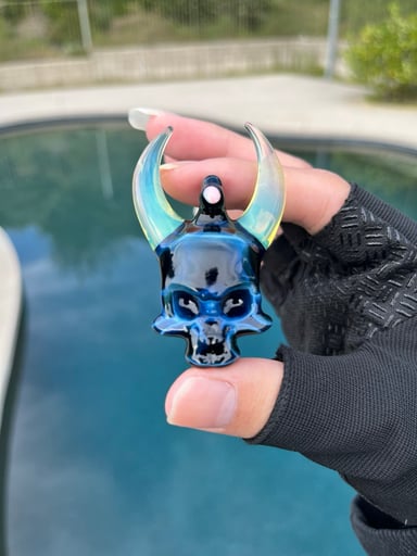 Preview pic of KBerg Fade To Black/Green Waves Opal Horn Skull Pendant