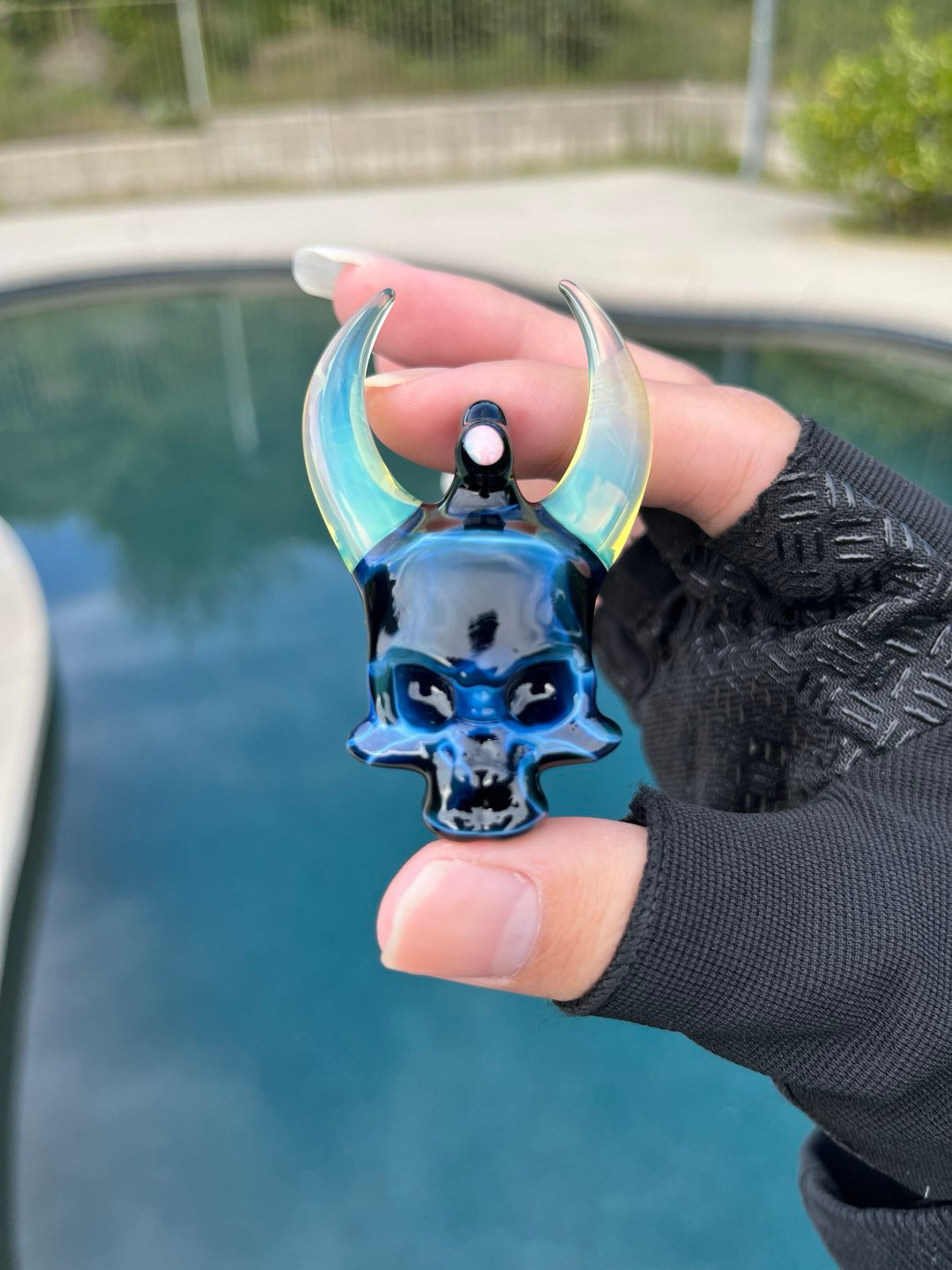 Preview pic of KBerg Fade To Black/Green Waves Opal Horn Skull Pendant