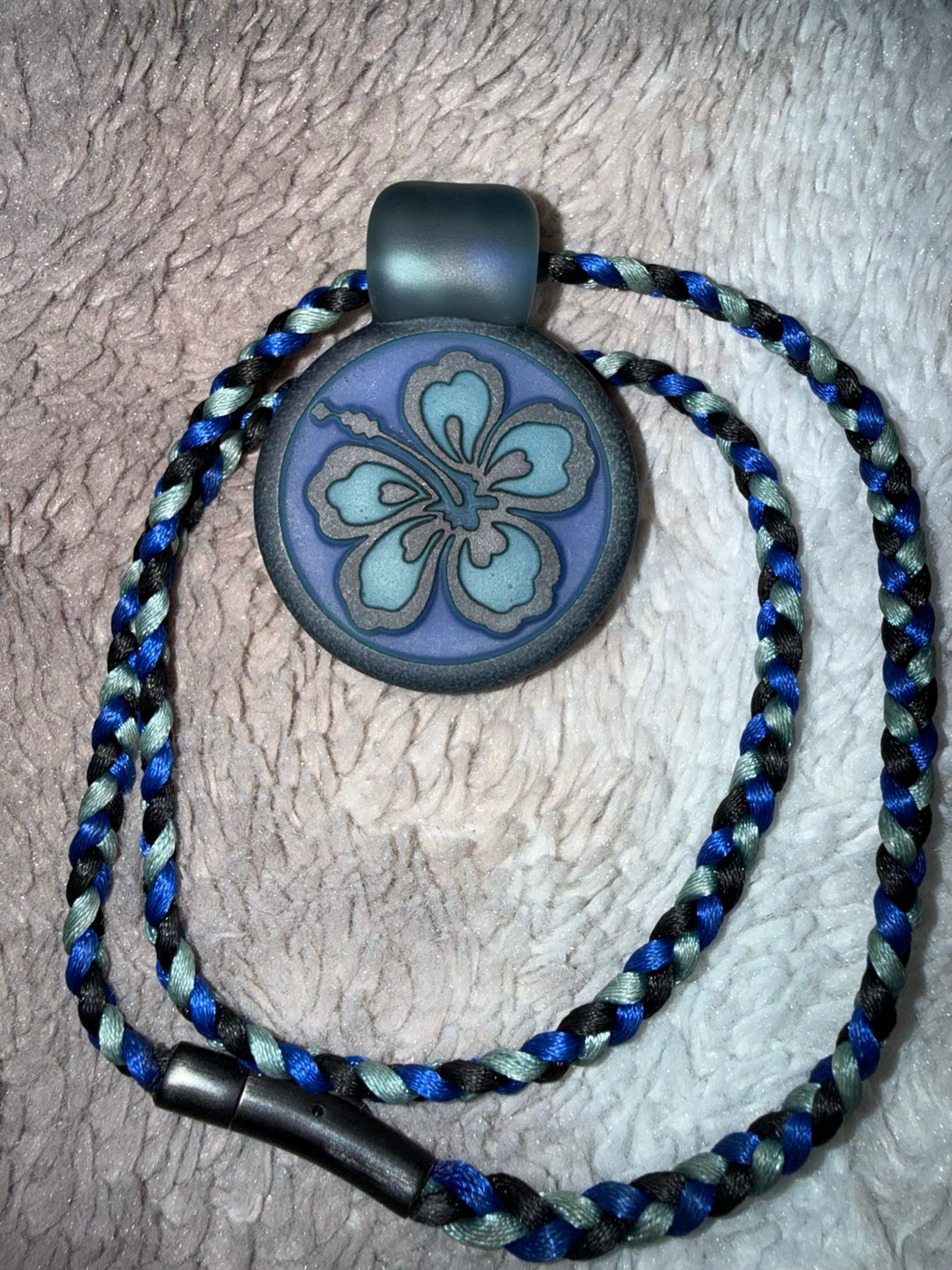 Preview pic of Glassmaze Pendant