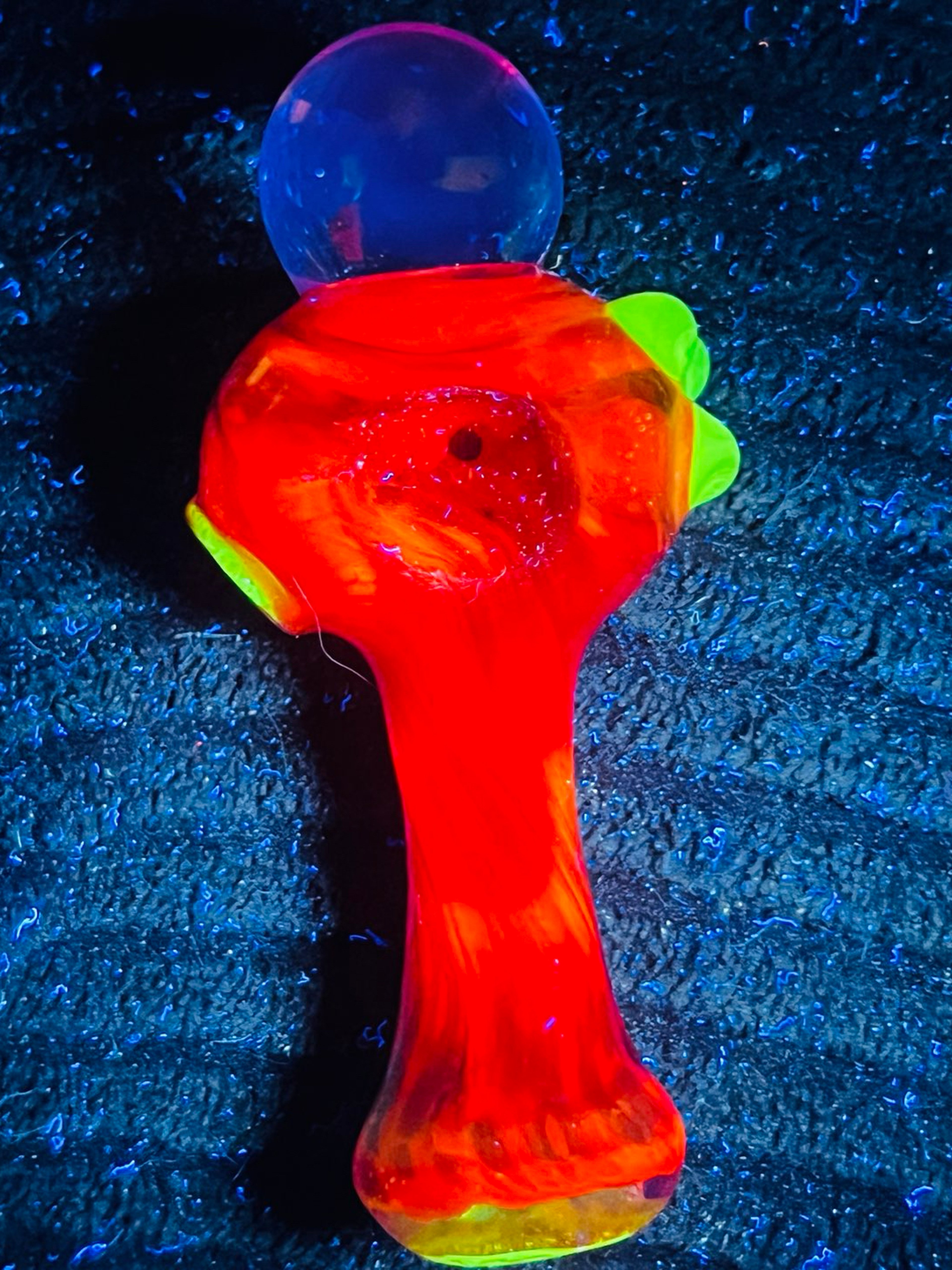 Preview pic of UV spoon pipe with opal cluster