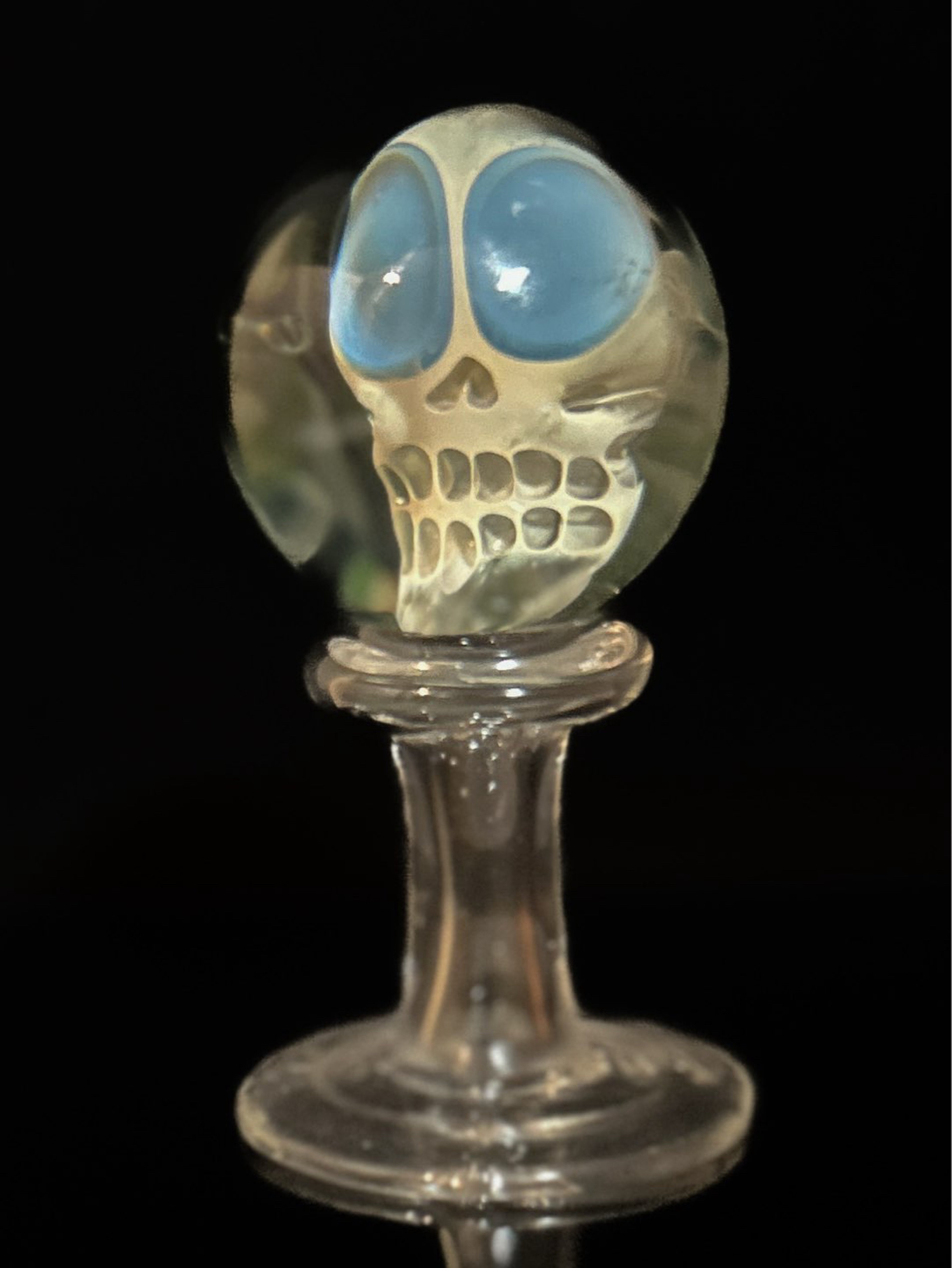 Preview pic of Baby blue eyed skull mib 1.6"