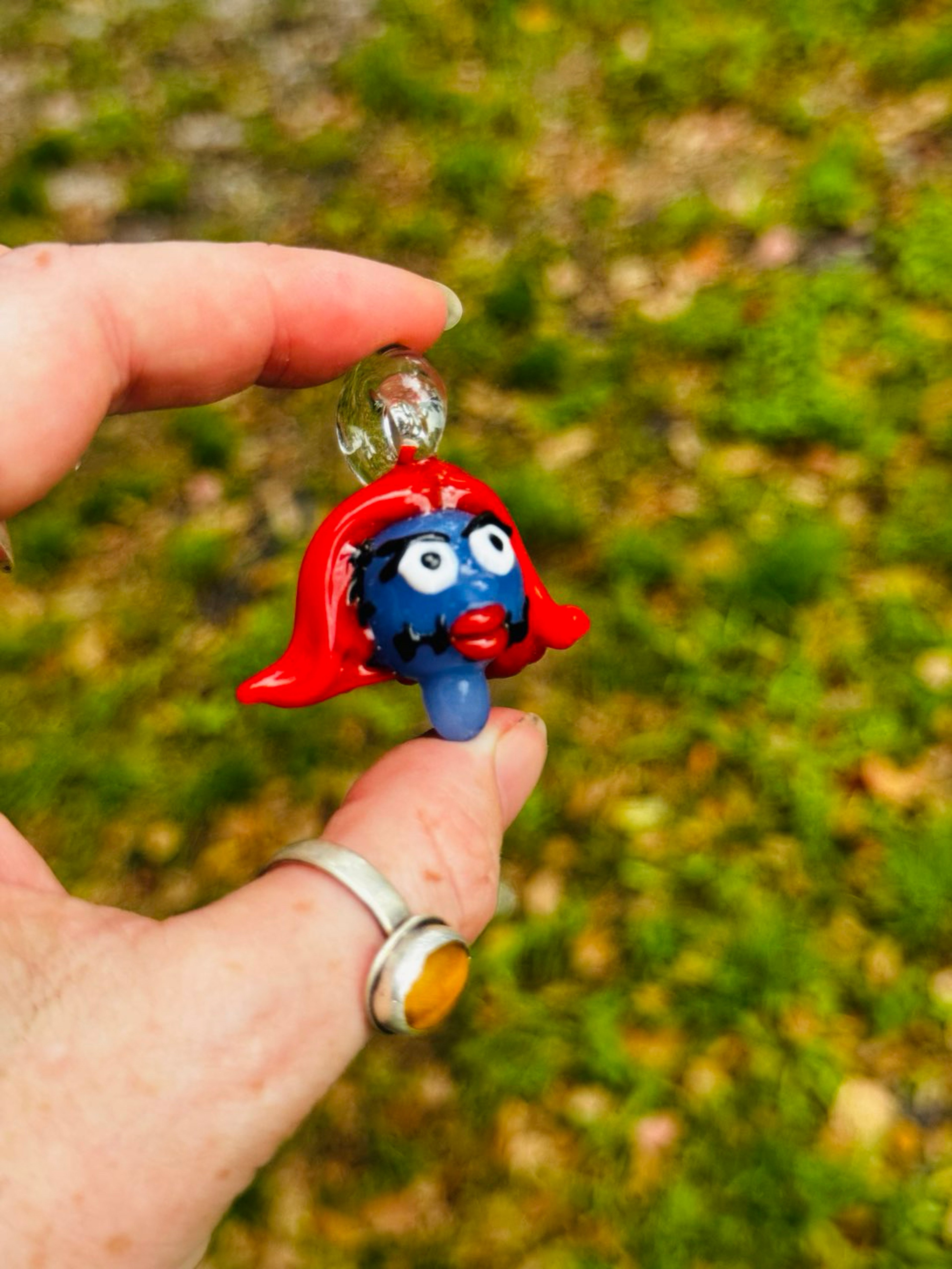 Sally head pendant image 0