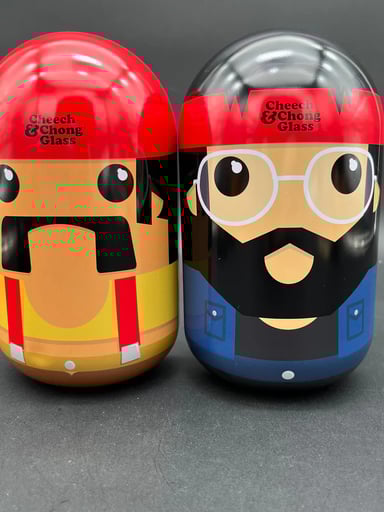 Preview pic of CHEECH AND CHONG 6” LABRADOR HAND PIPE WOTH COLLECTABLE TIN