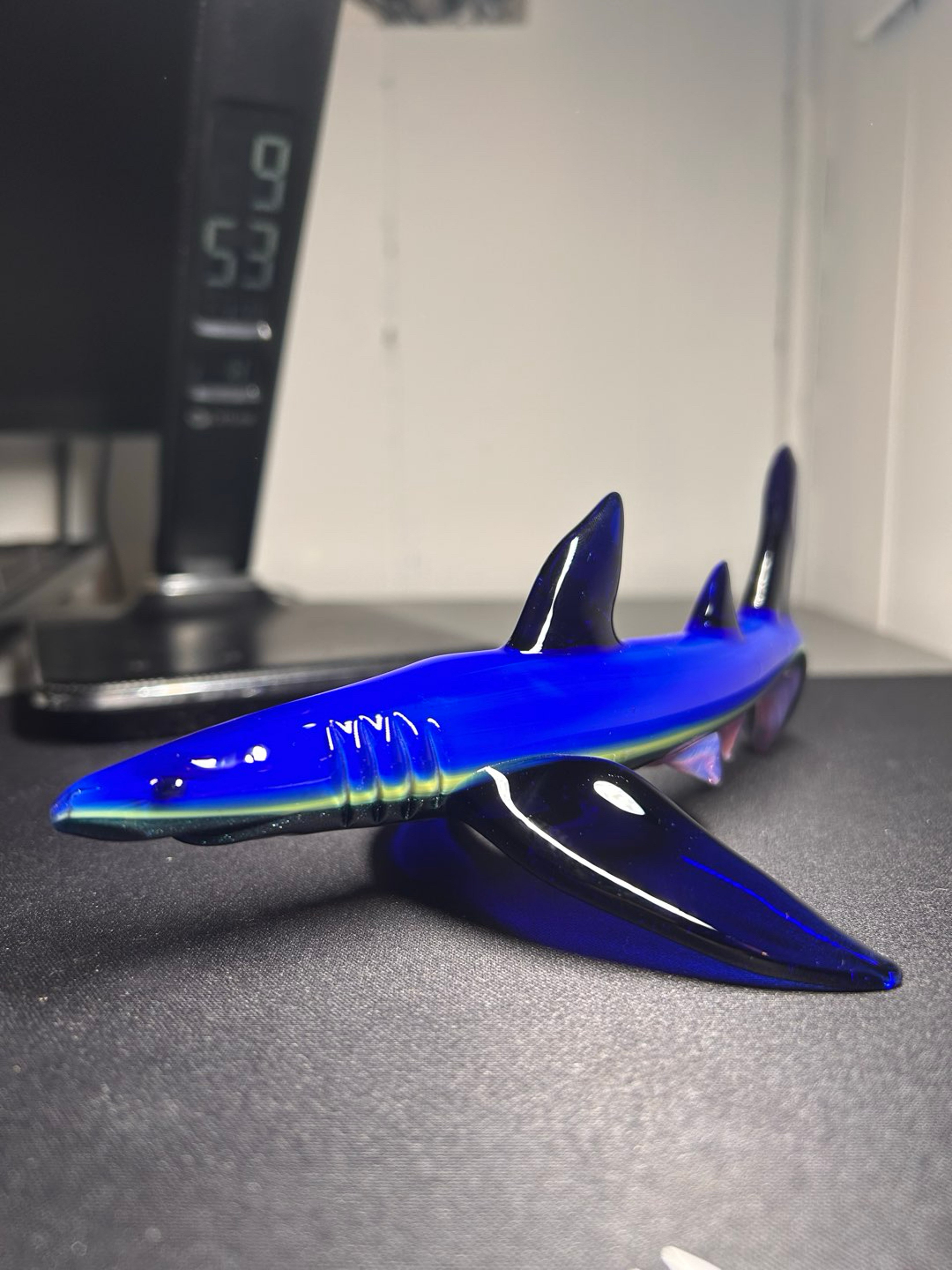 Preview pic of Shark bowl - Mako glass