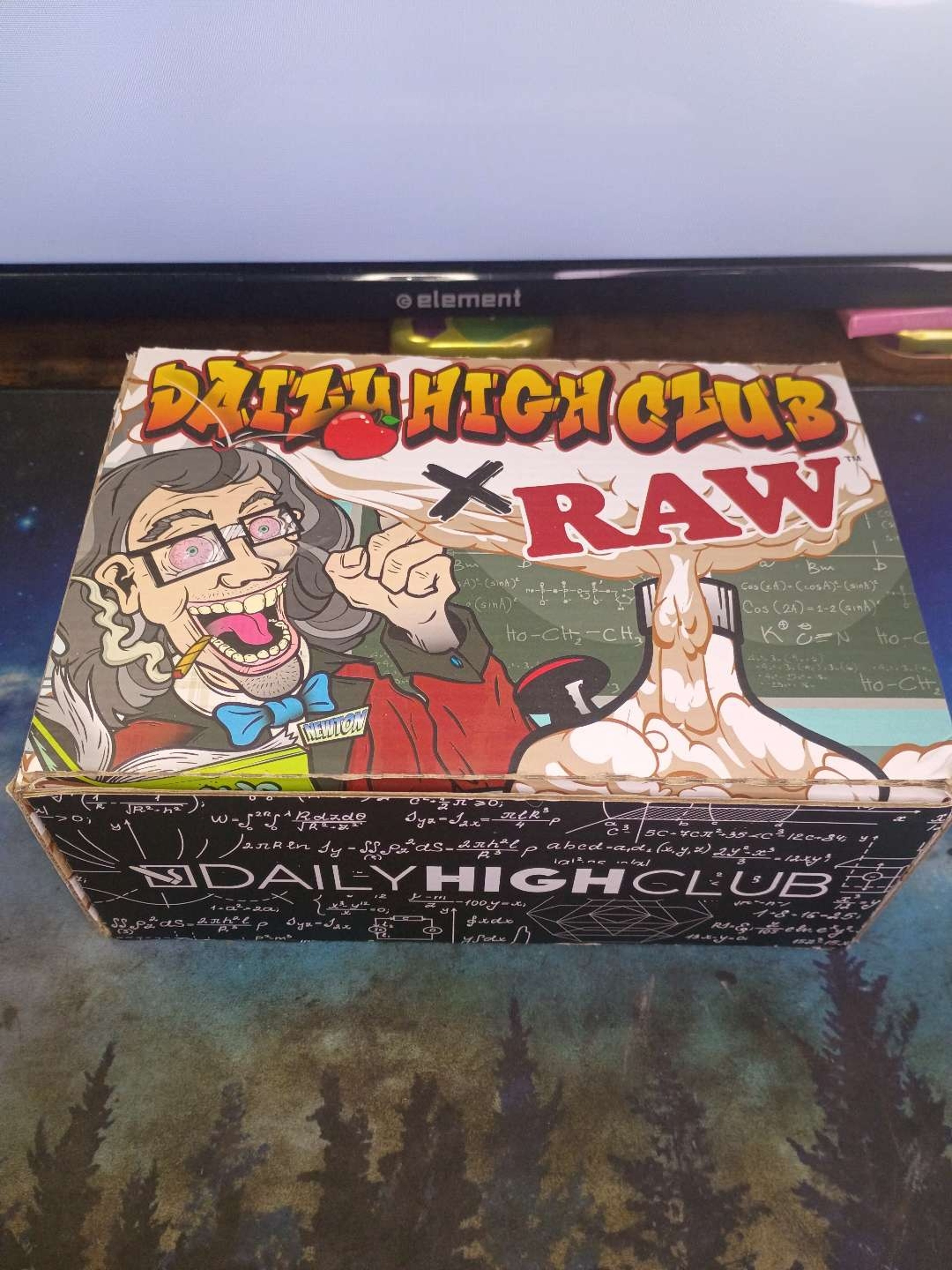 Preview pic of DHC Daily High Club x RAW Isaac Newton Box (Box ONLY) - DAMAGED CORNER