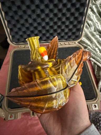 Preview pic of Goblin king glass candy corn bubbler