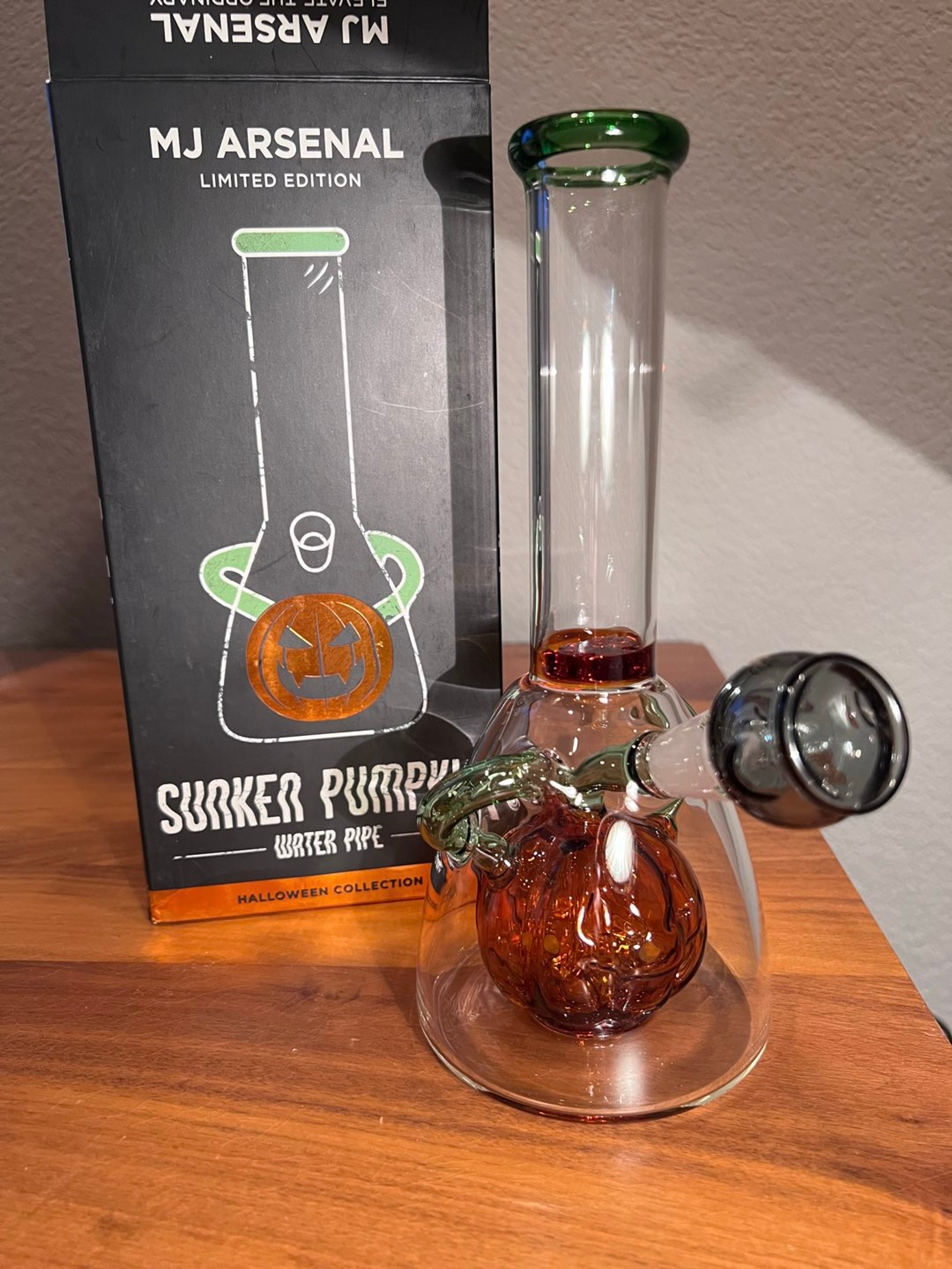 Preview pic of MJ Arsenal - Sunken Pumpkin Water Pipe