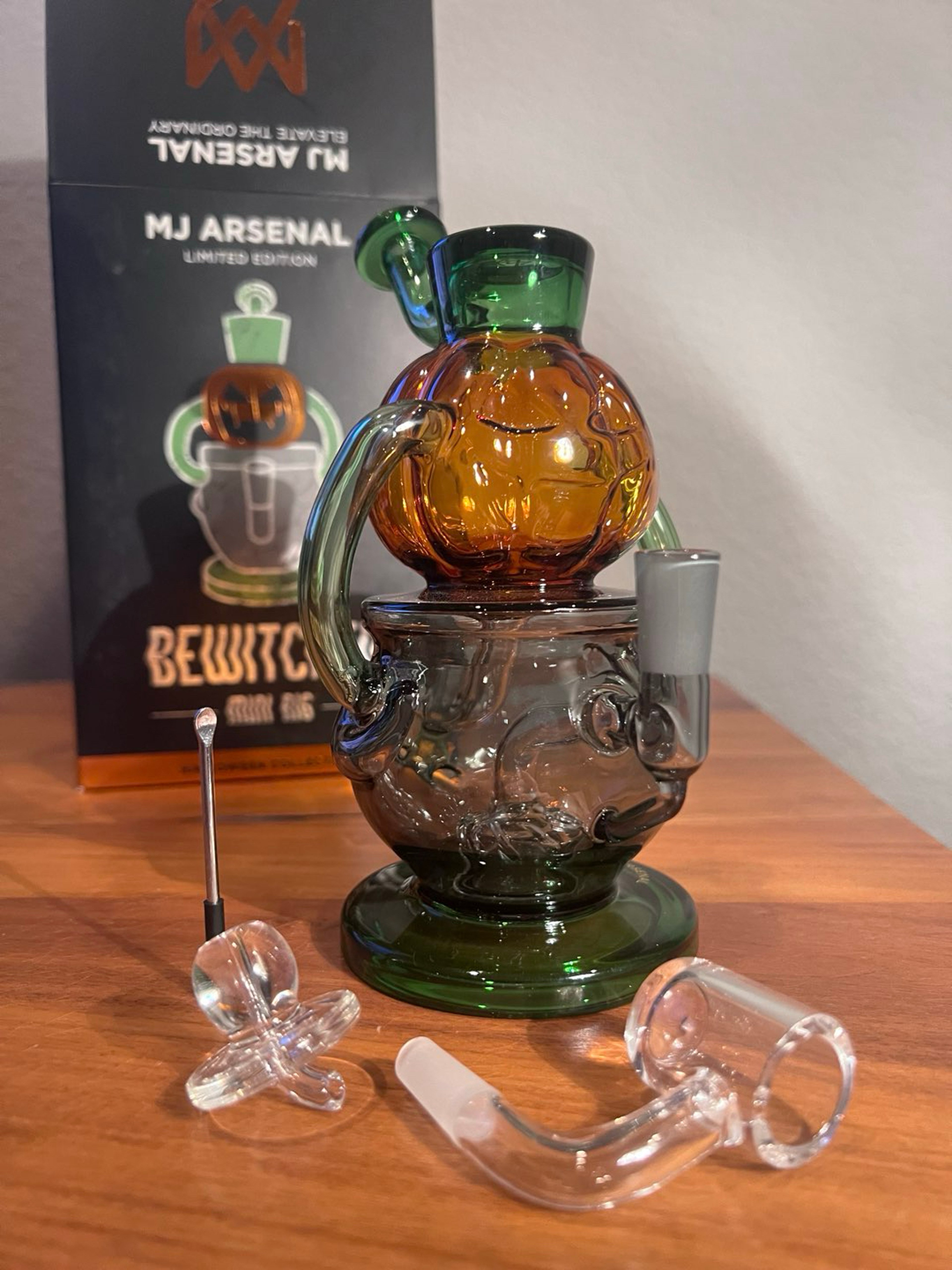 Preview pic of MJ Arsenal - Bewitched Mini Dab Rig