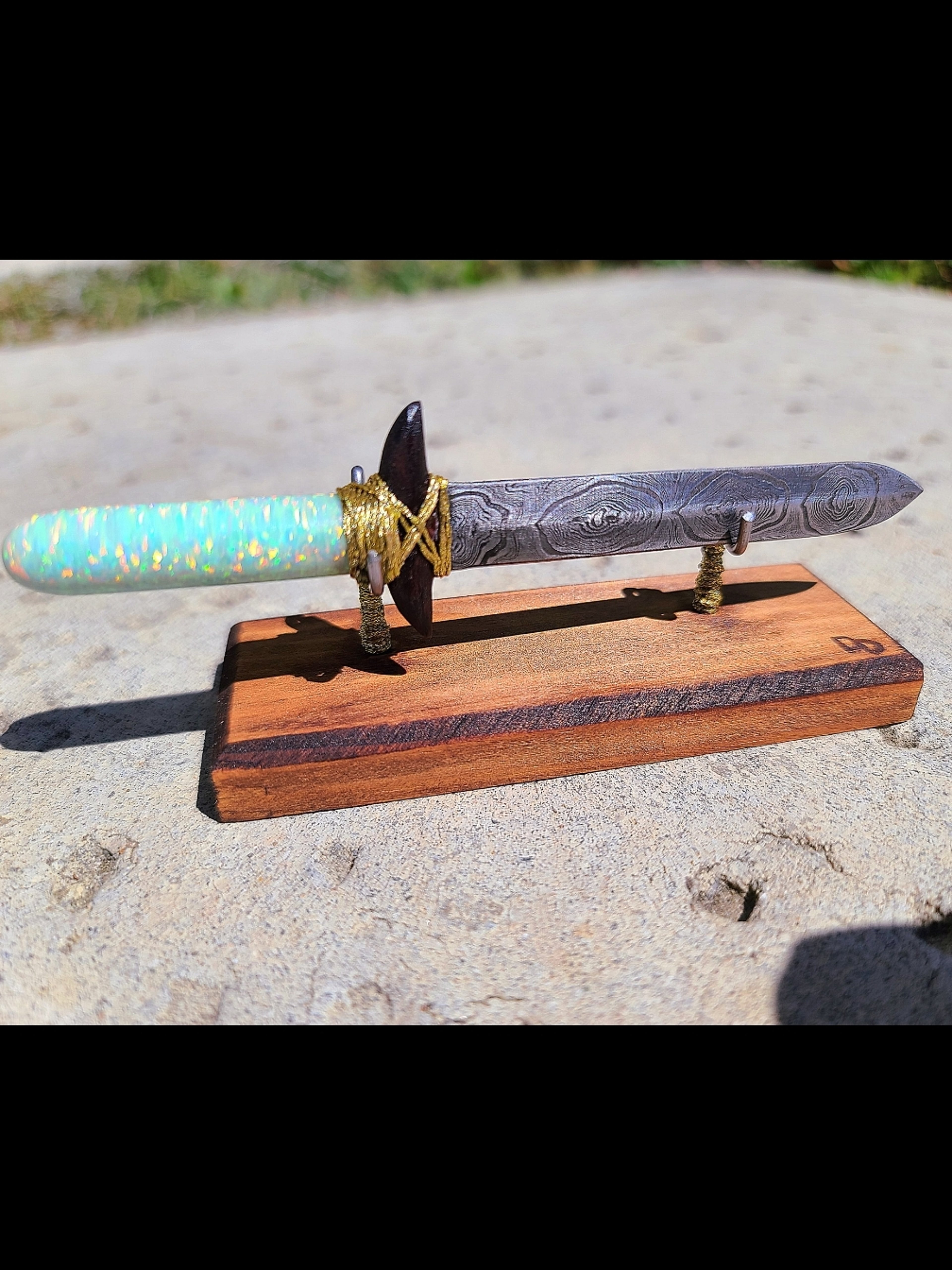 Preview pic of Opal sword & stand 🆓️🛳