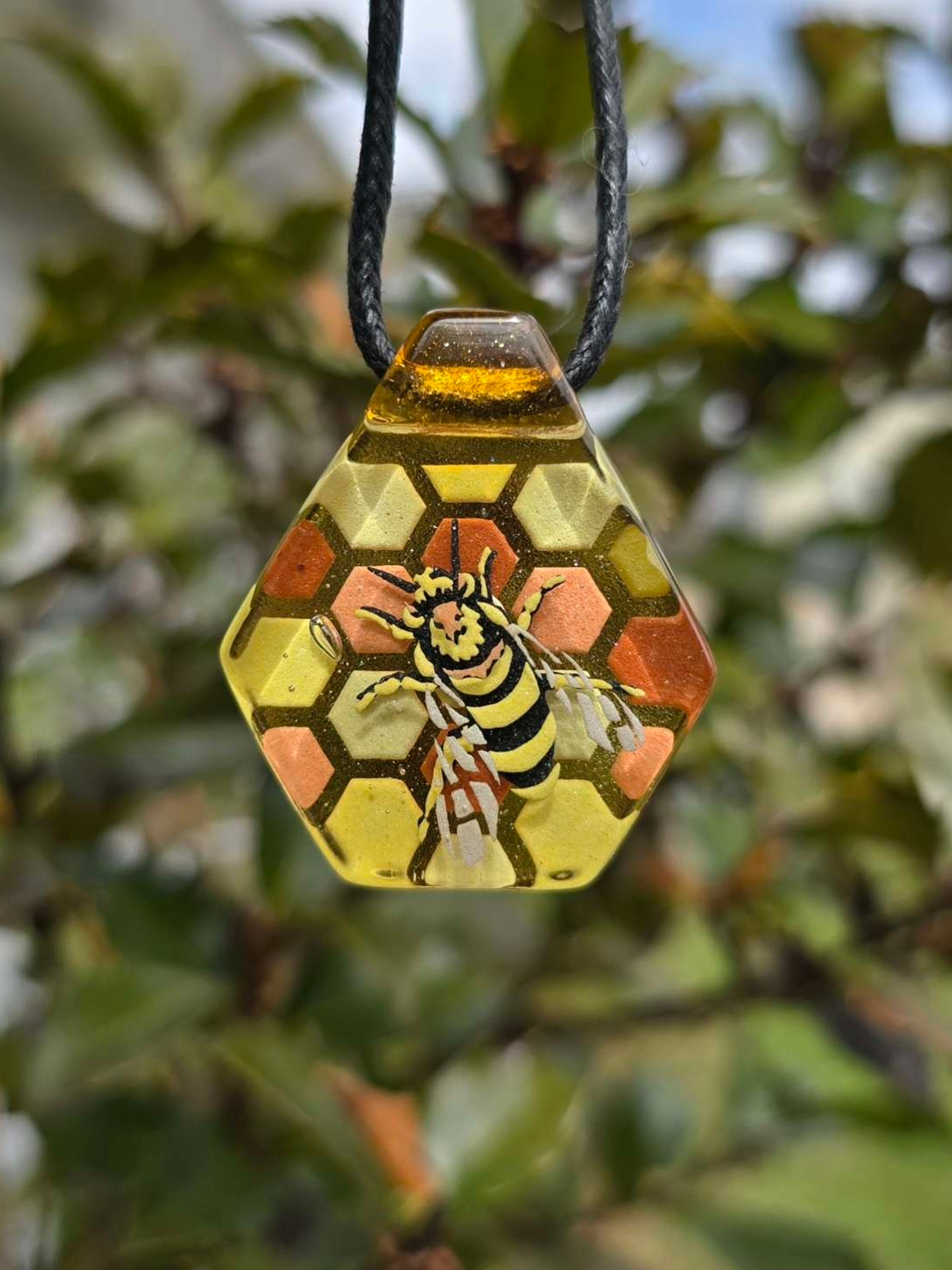 Preview pic of Honeycomb Honeybee Glow UV Pendant