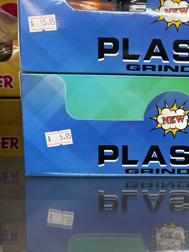 Preview pic of Box Of plastic grinders 24pc bulk