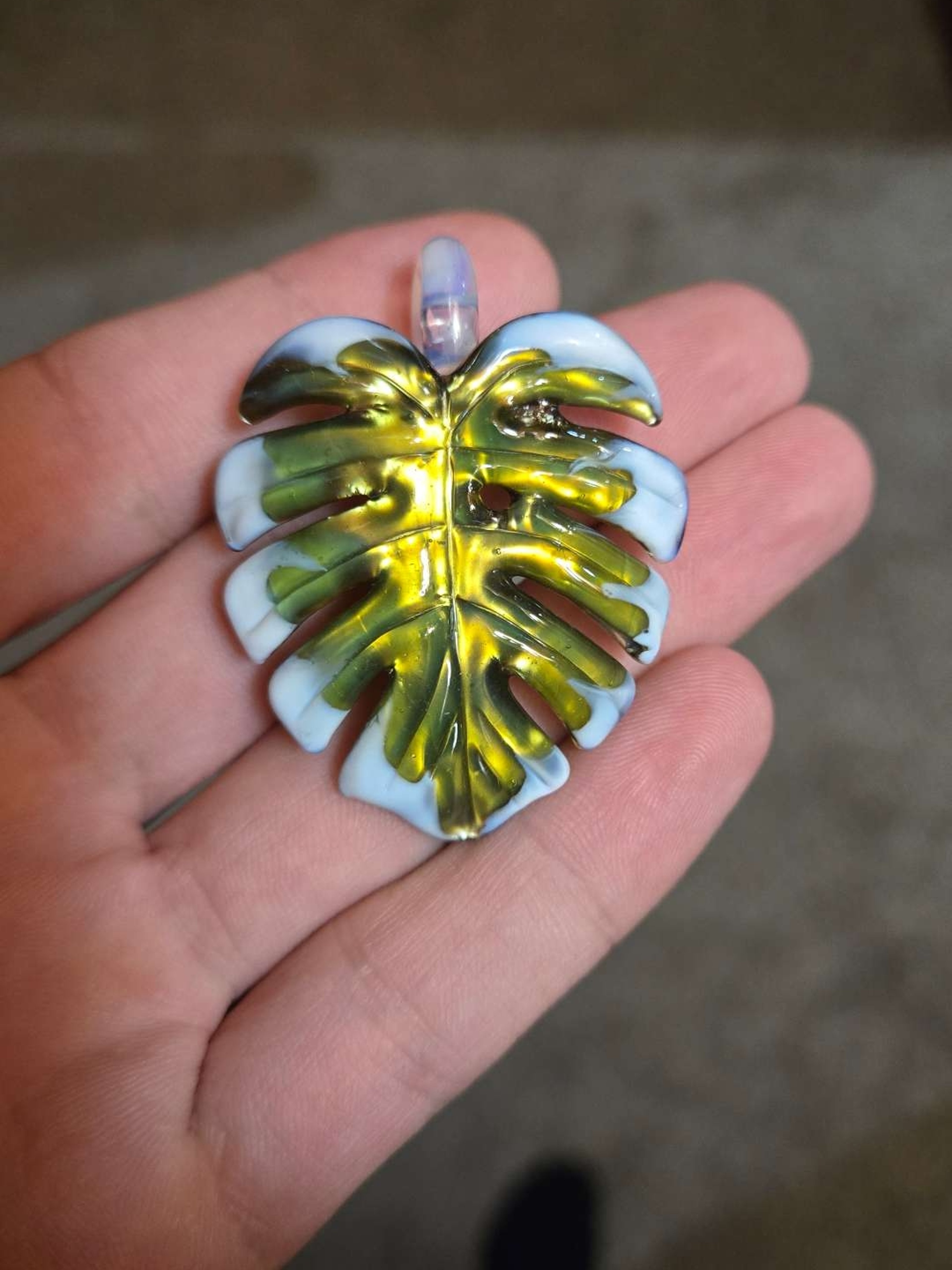 Preview pic of Roe glass Monstera