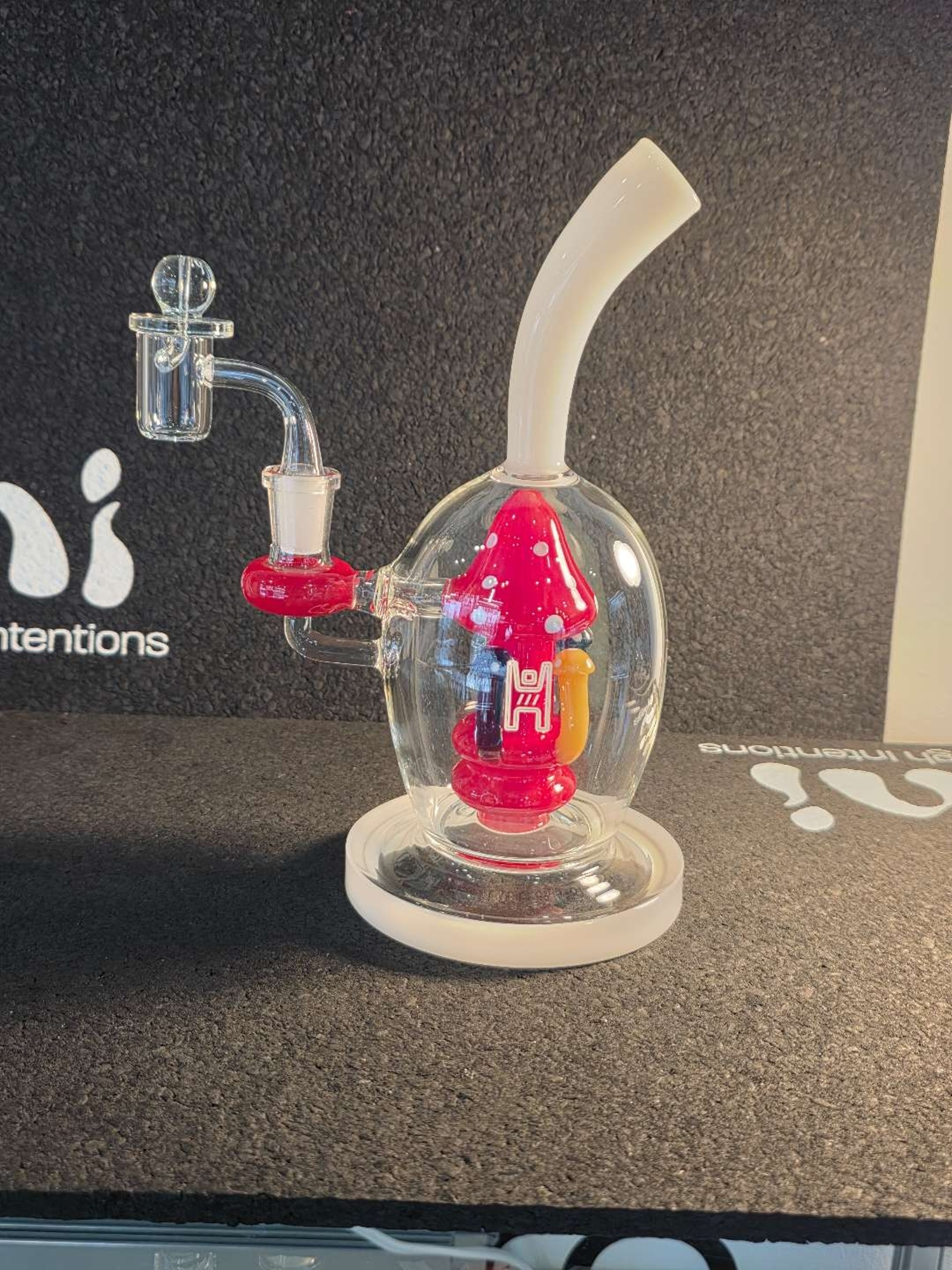 Preview pic of Mushroom Globe Rig Red/White