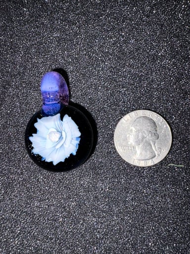 Preview pic of Lotus White/Telamagenta Flower Pendant