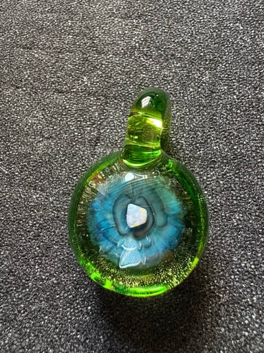 Preview pic of Peacock/Electrum Flower Pendant