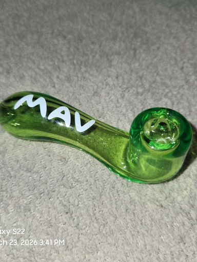 Preview pic of Mav glass pipe and tshirt bundle