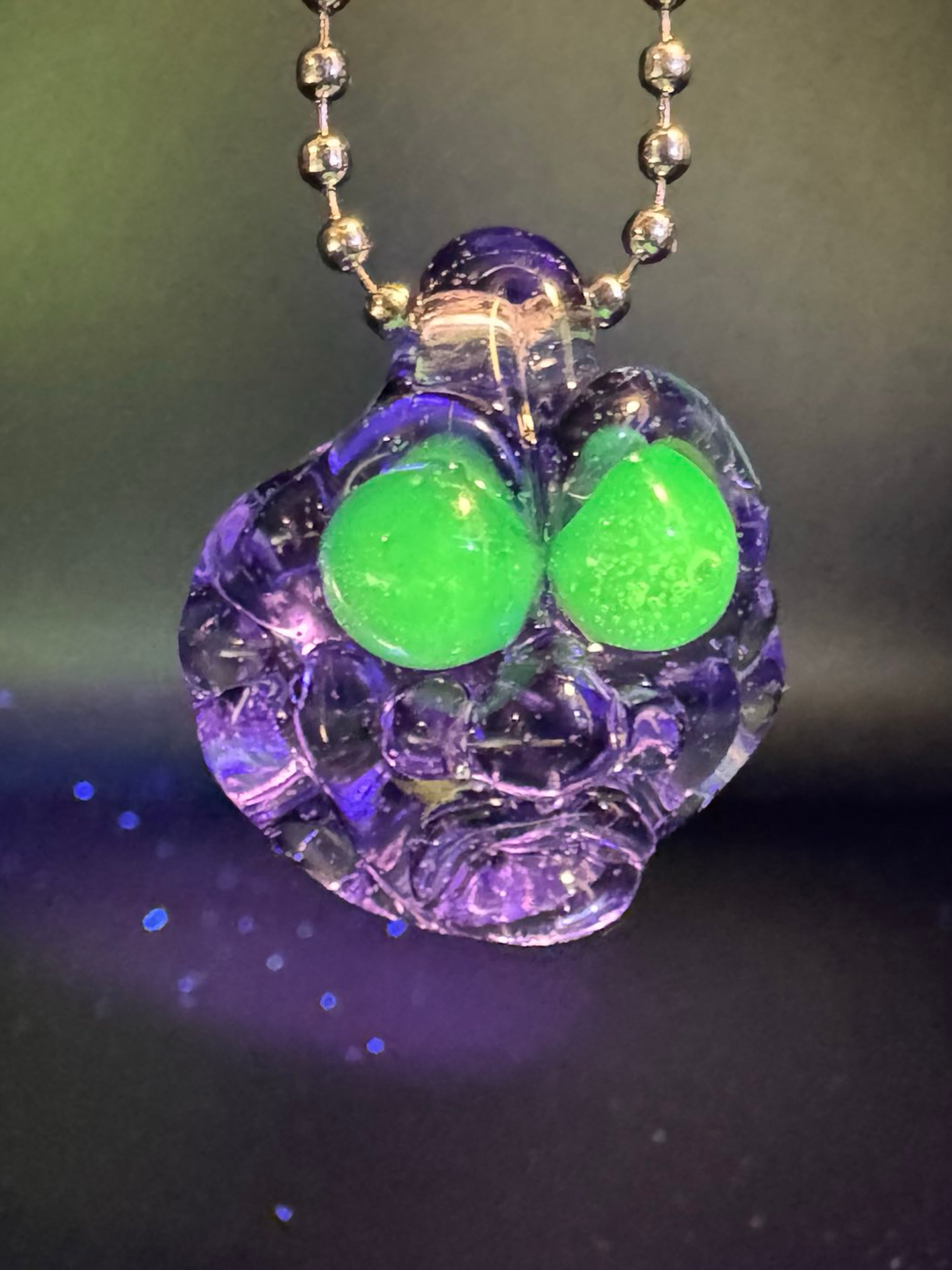 Preview pic of UV Eyed Globlin Pendant