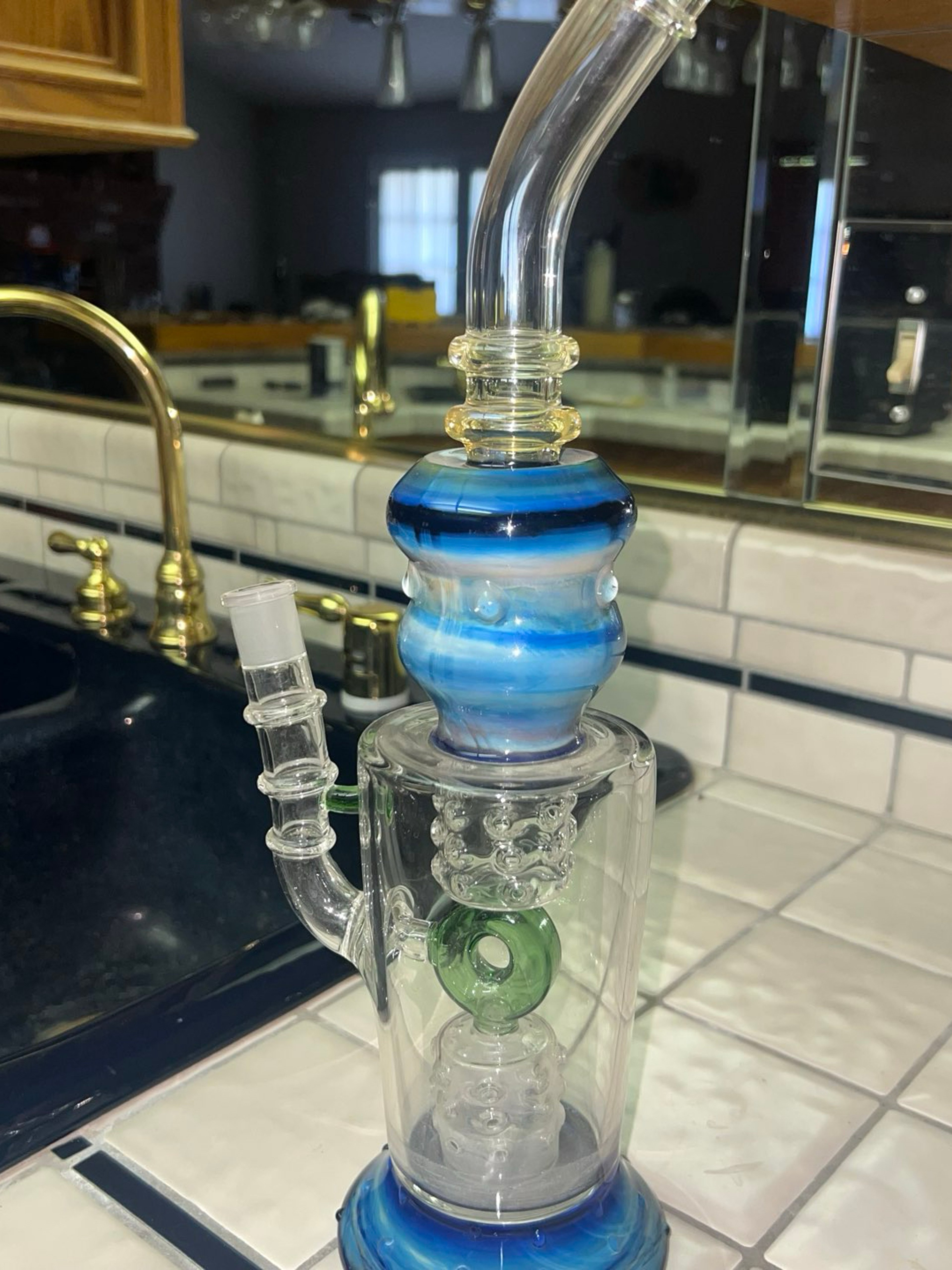 Preview pic of Unlnown artis glass