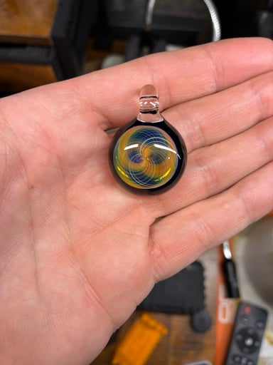 Preview pic of Desi B pendant