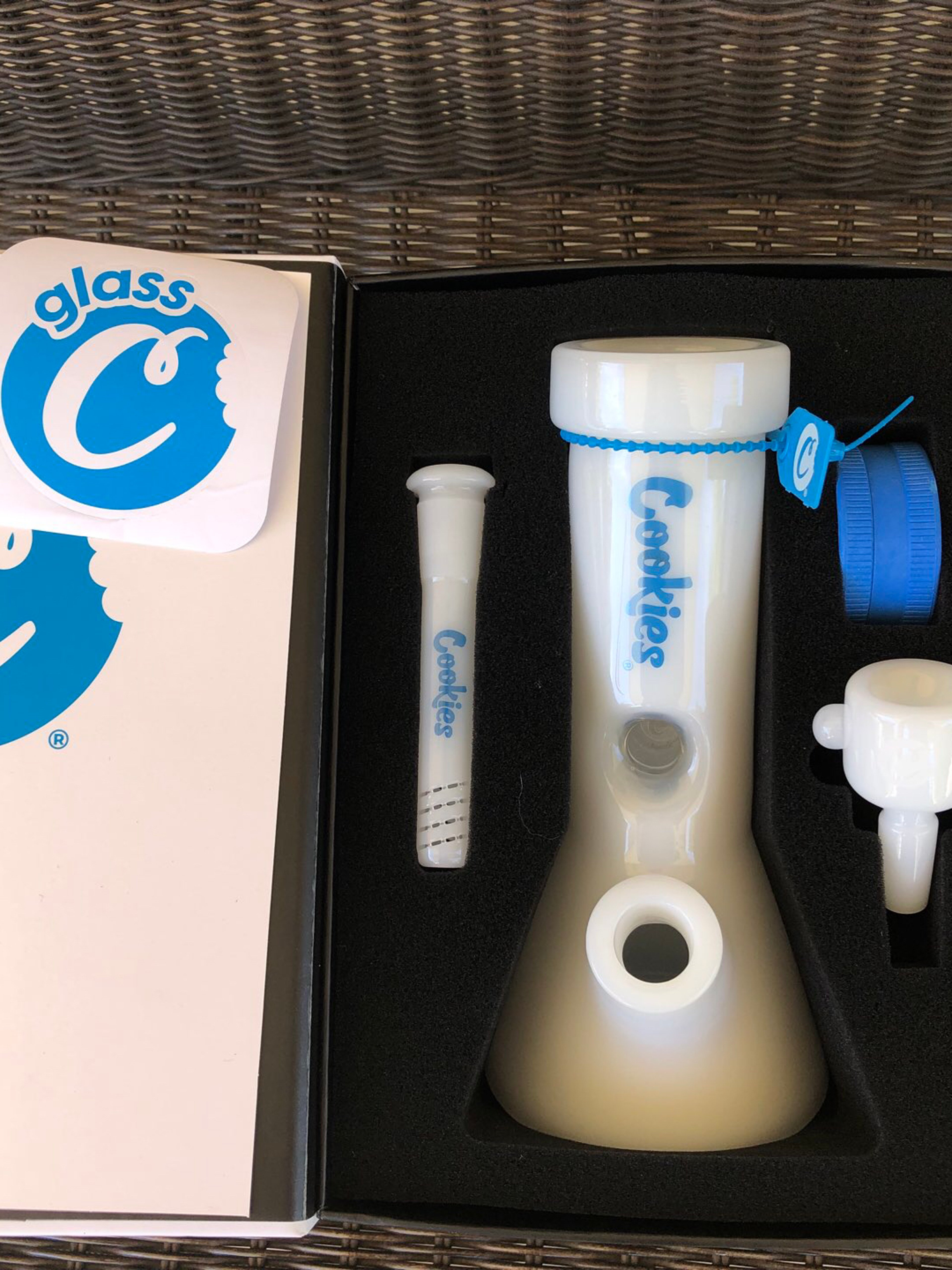Preview pic of Cookies Mighty Mini Beaker — Full White NIB