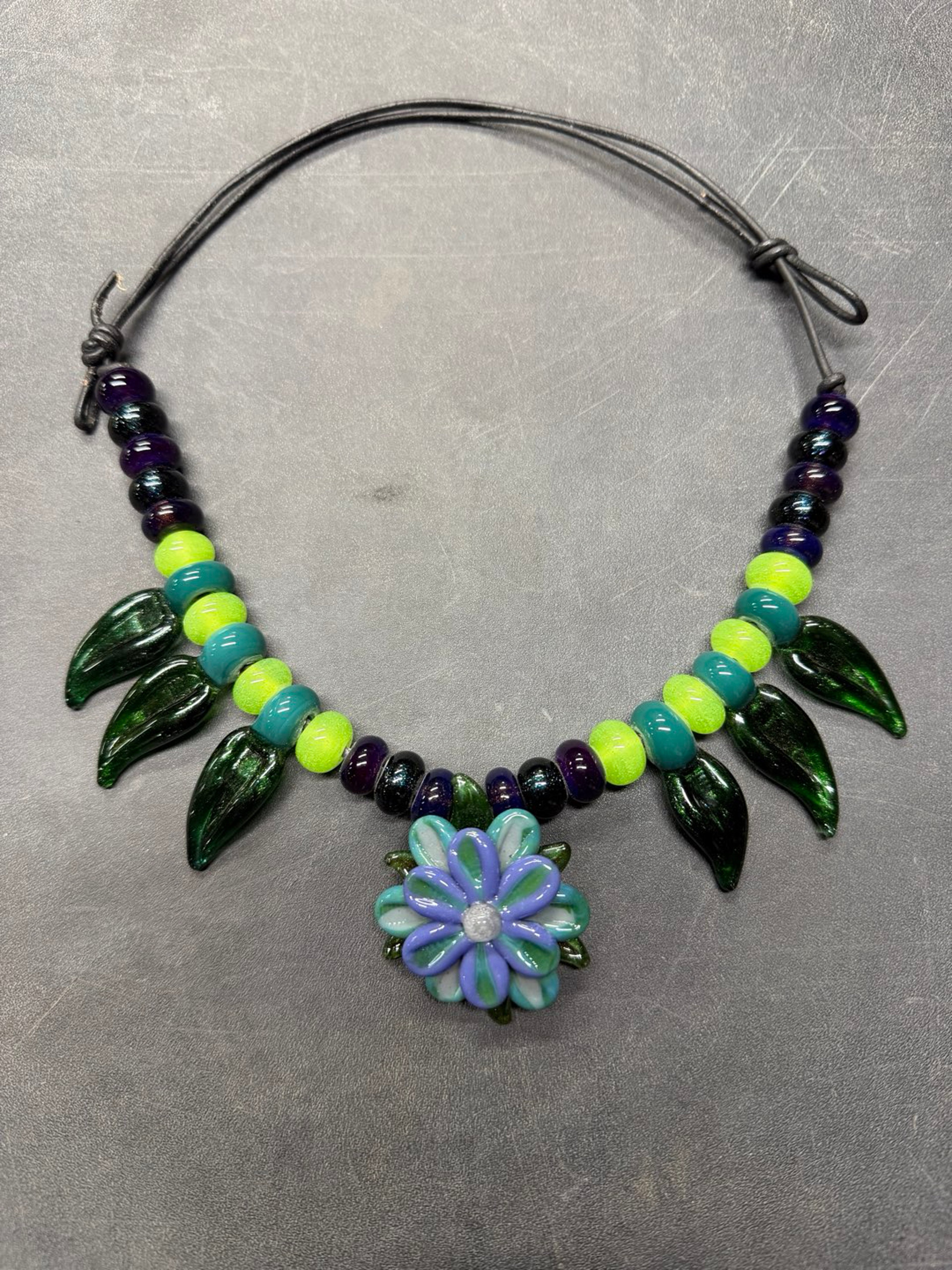 Preview pic of Flower necklace