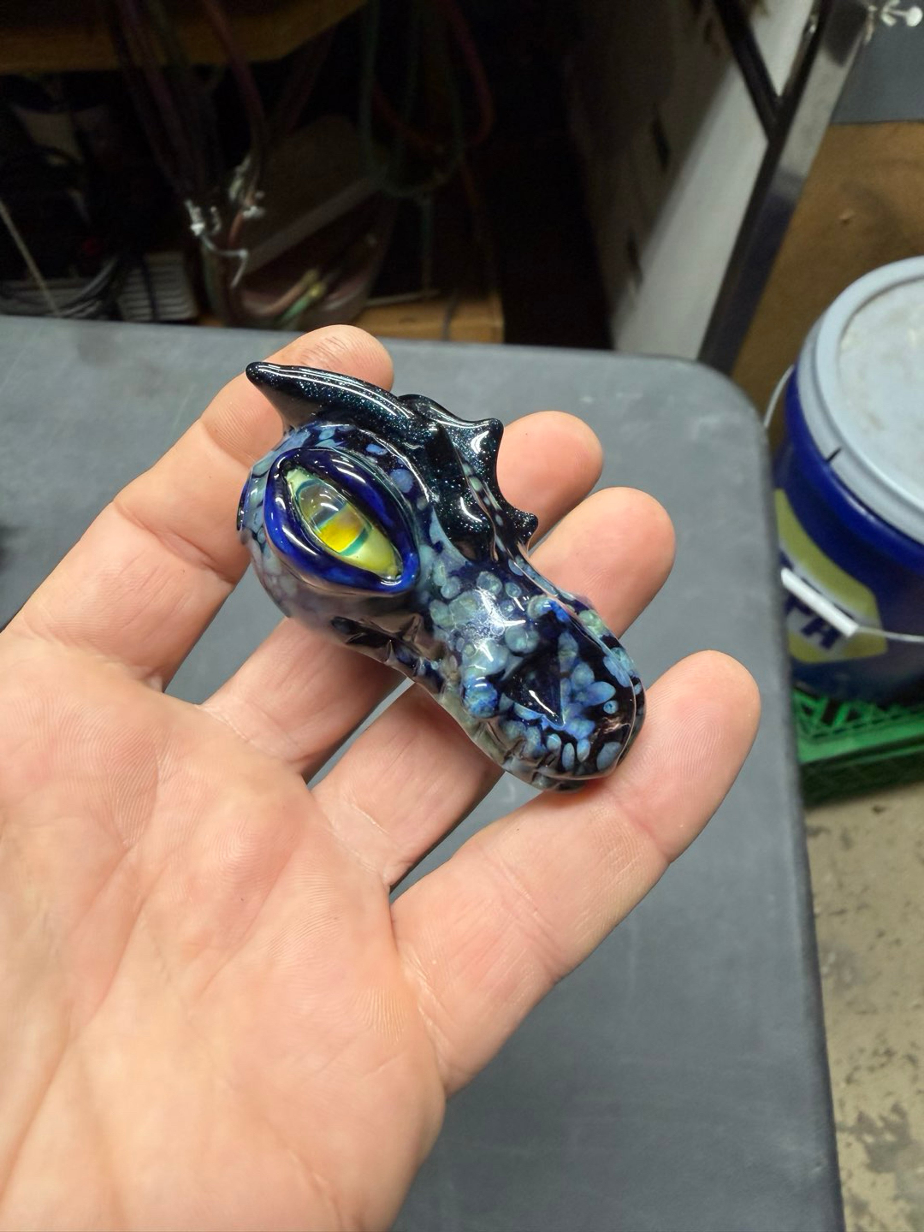 Preview pic of Blue and black dragon head pendant