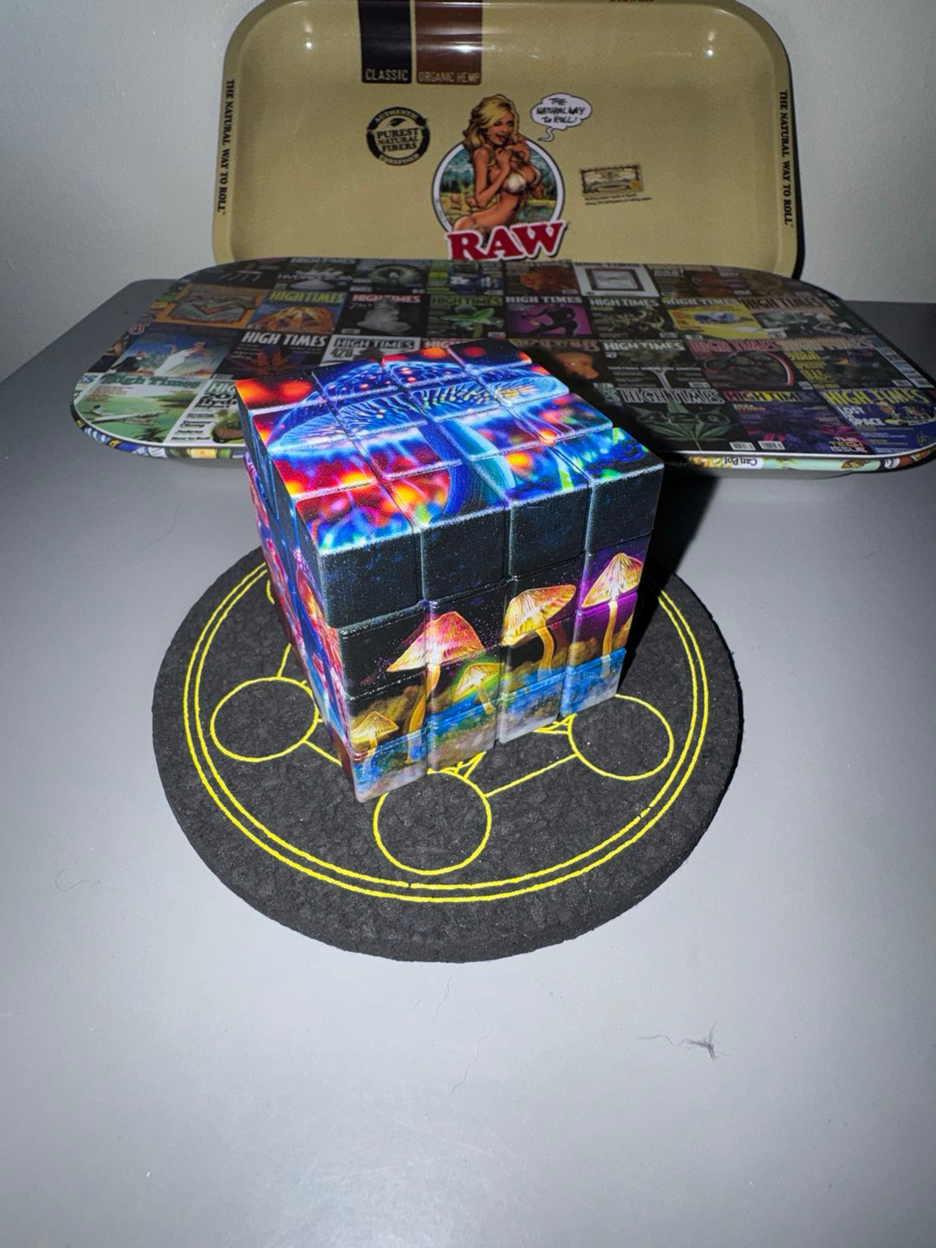 Preview pic of Psychedelic Mushrooms Rubix Cube Grinder