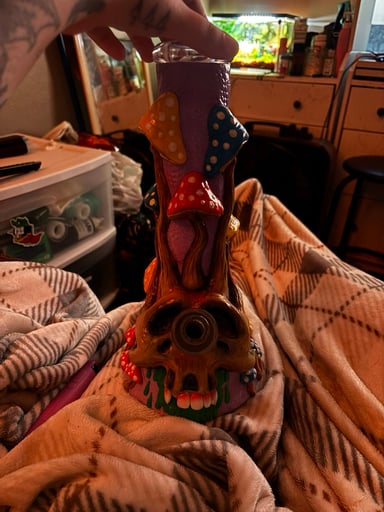 Preview pic of skull mushroom bong