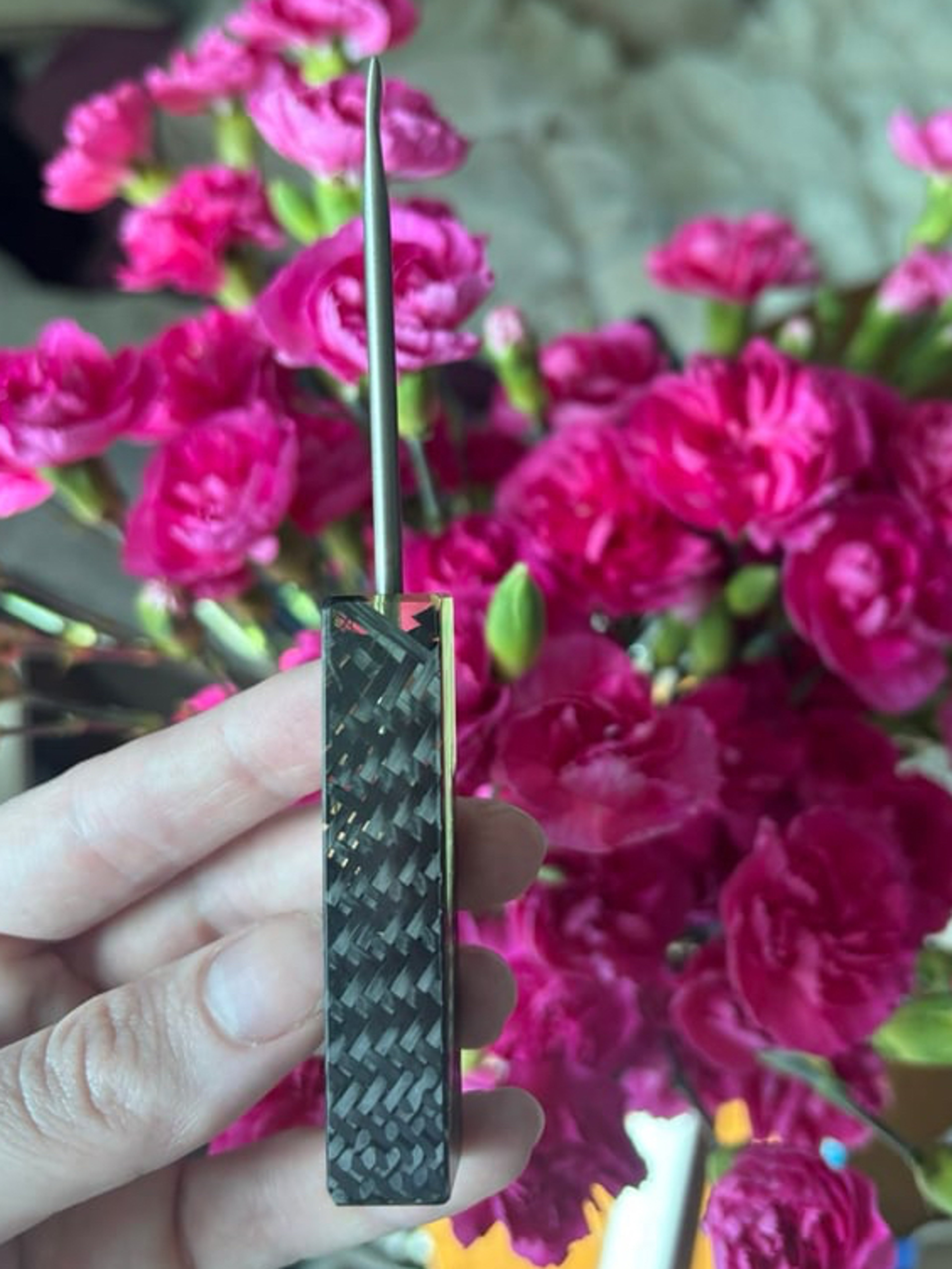 Preview pic of Dunkin Dabber Carbon Fiber Dab Tool with case