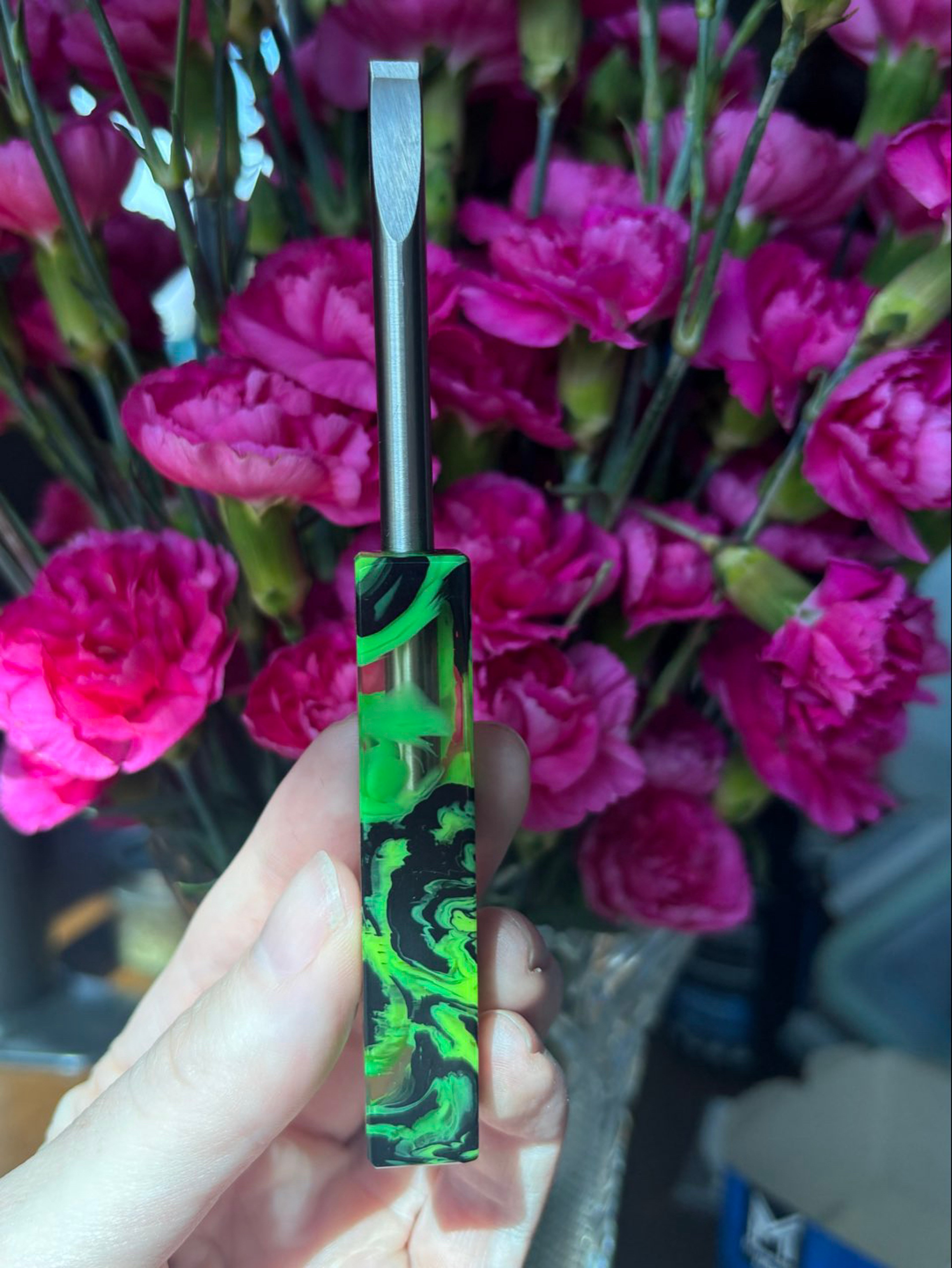 Preview pic of Dunkin Dabber Large Dabber Tool Green and Black