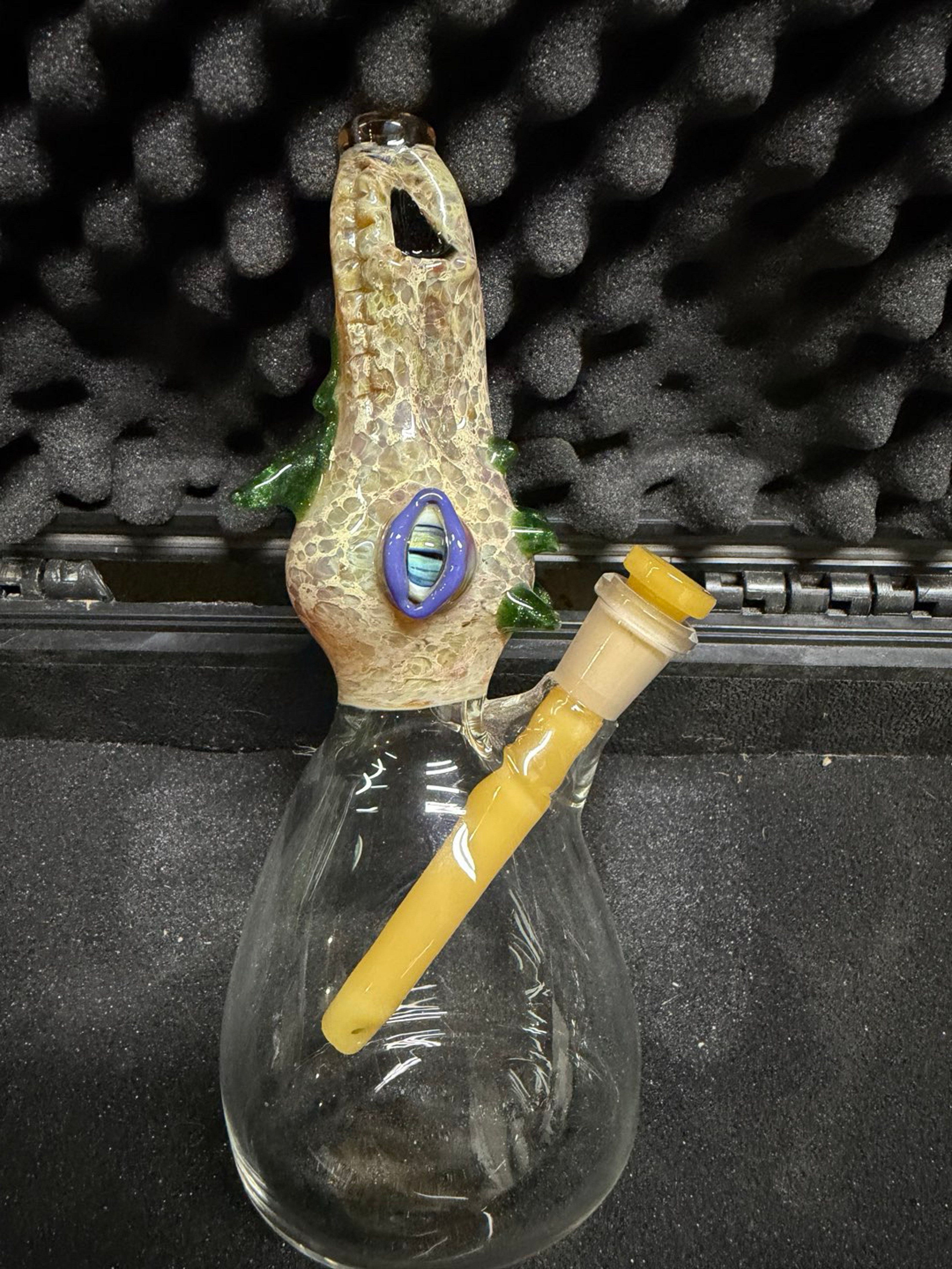 Preview pic of Dragon head clear bottom