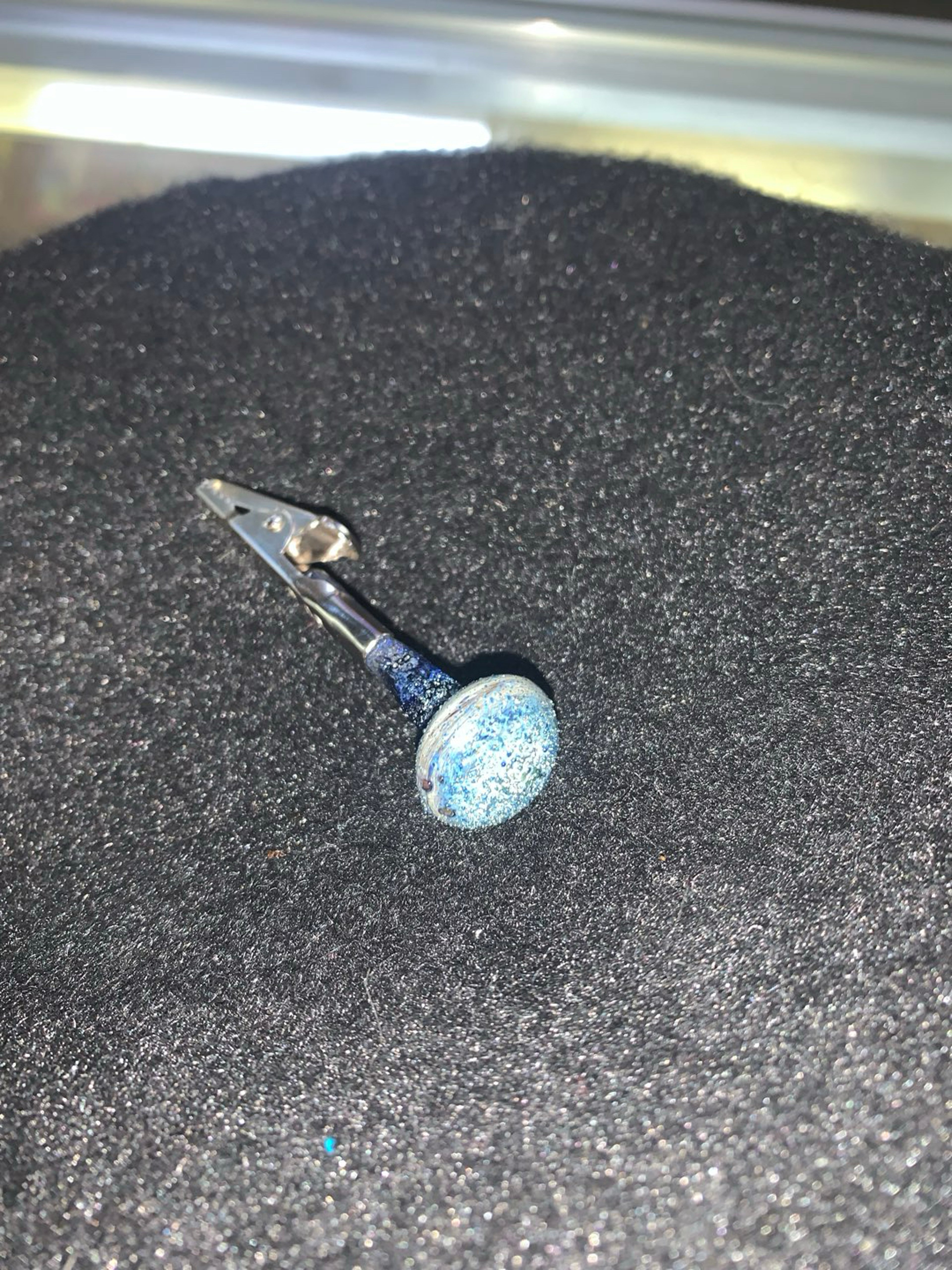 Preview pic of Textured Alligator clip. UV under tones.