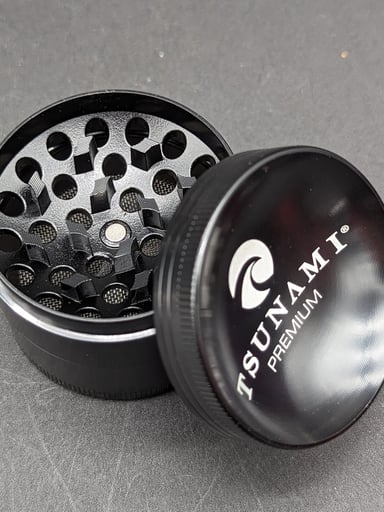 Preview pic of TSUNAMI DRY HERB GRINDER 4 PIECE 50MM