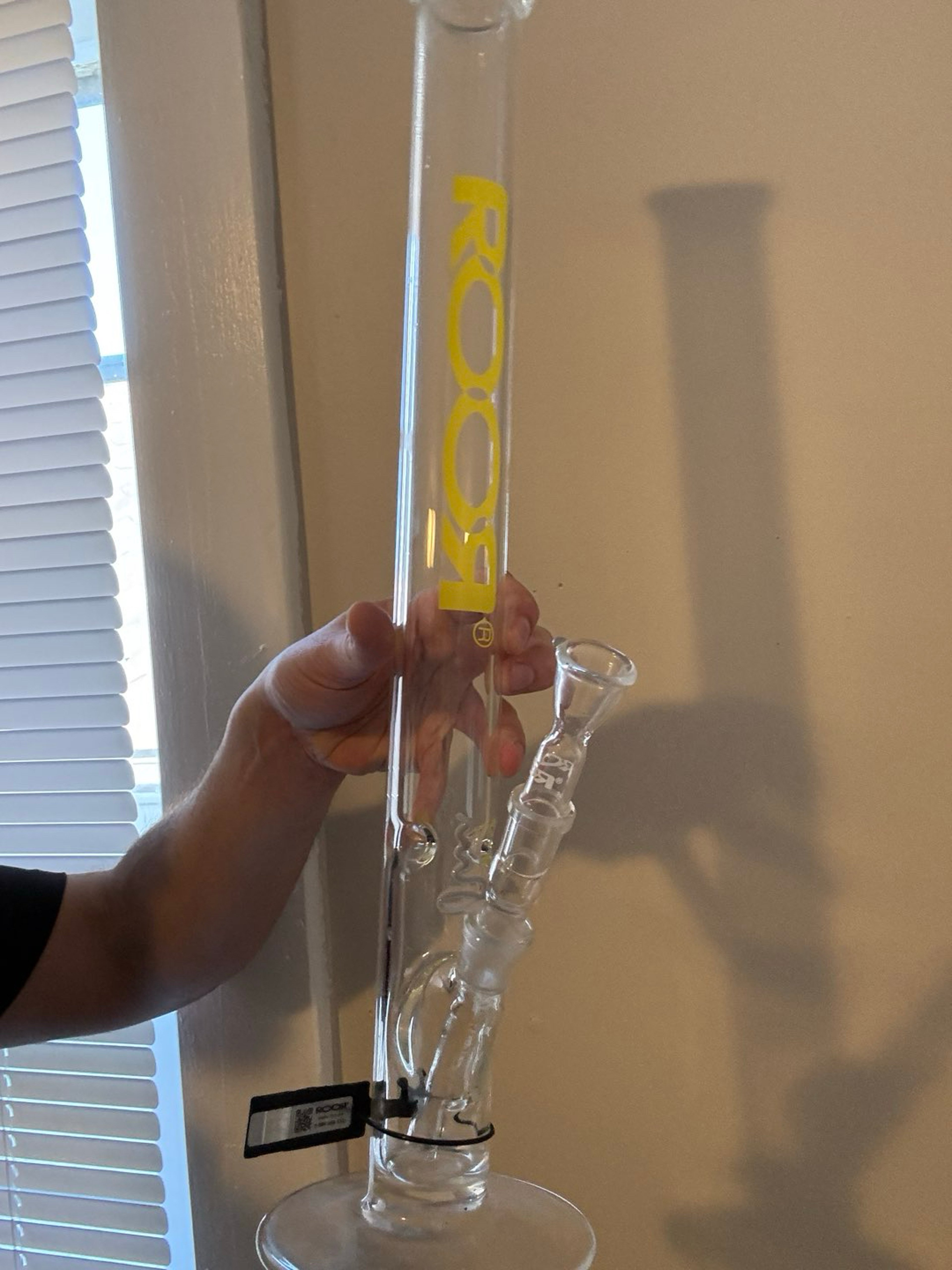 Preview pic of 22 inch German Roor Fairmaster 5.0 yellow glass pipe