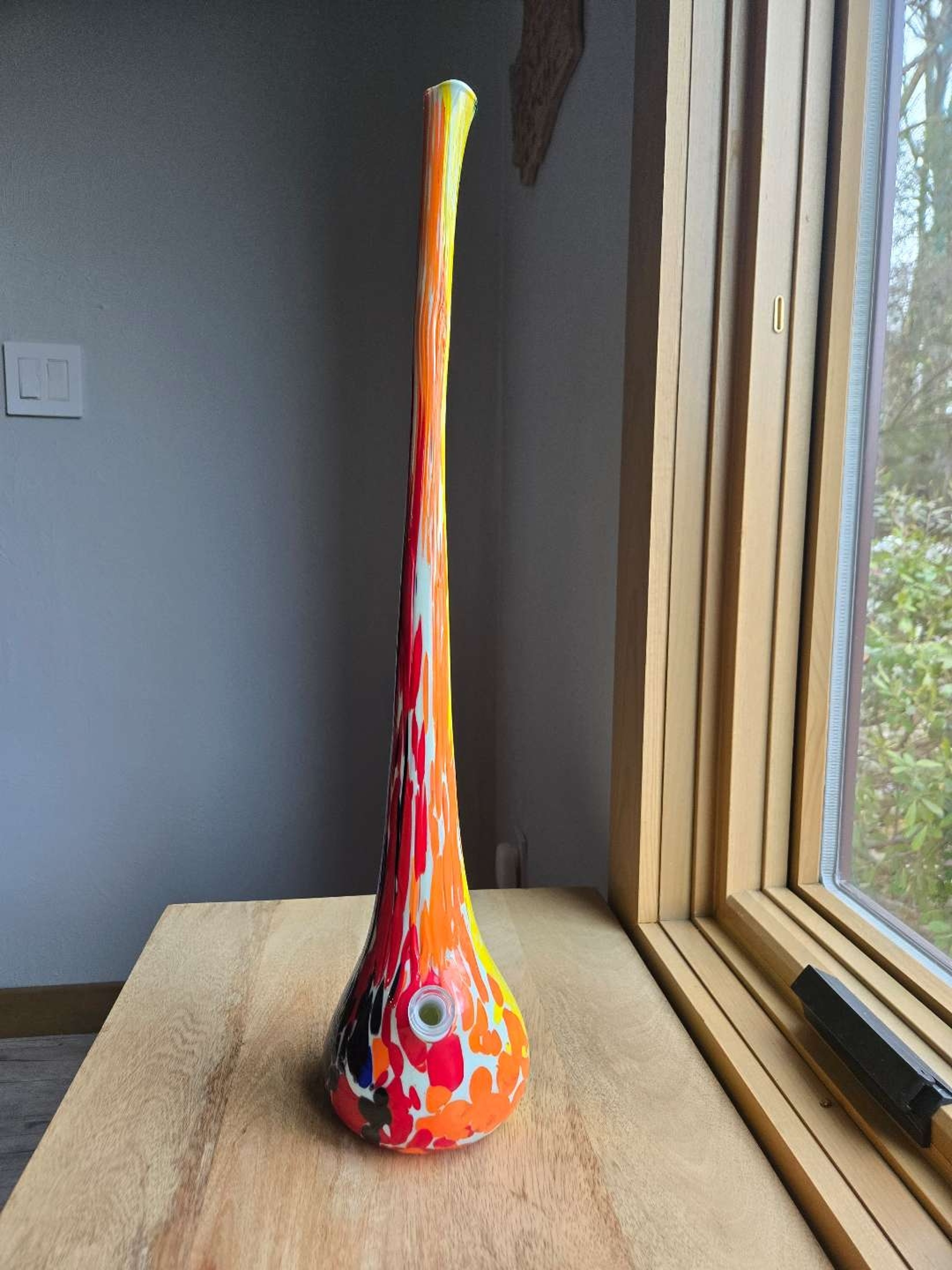 Preview pic of Special K 23 Inch Rainbow Horn Bong