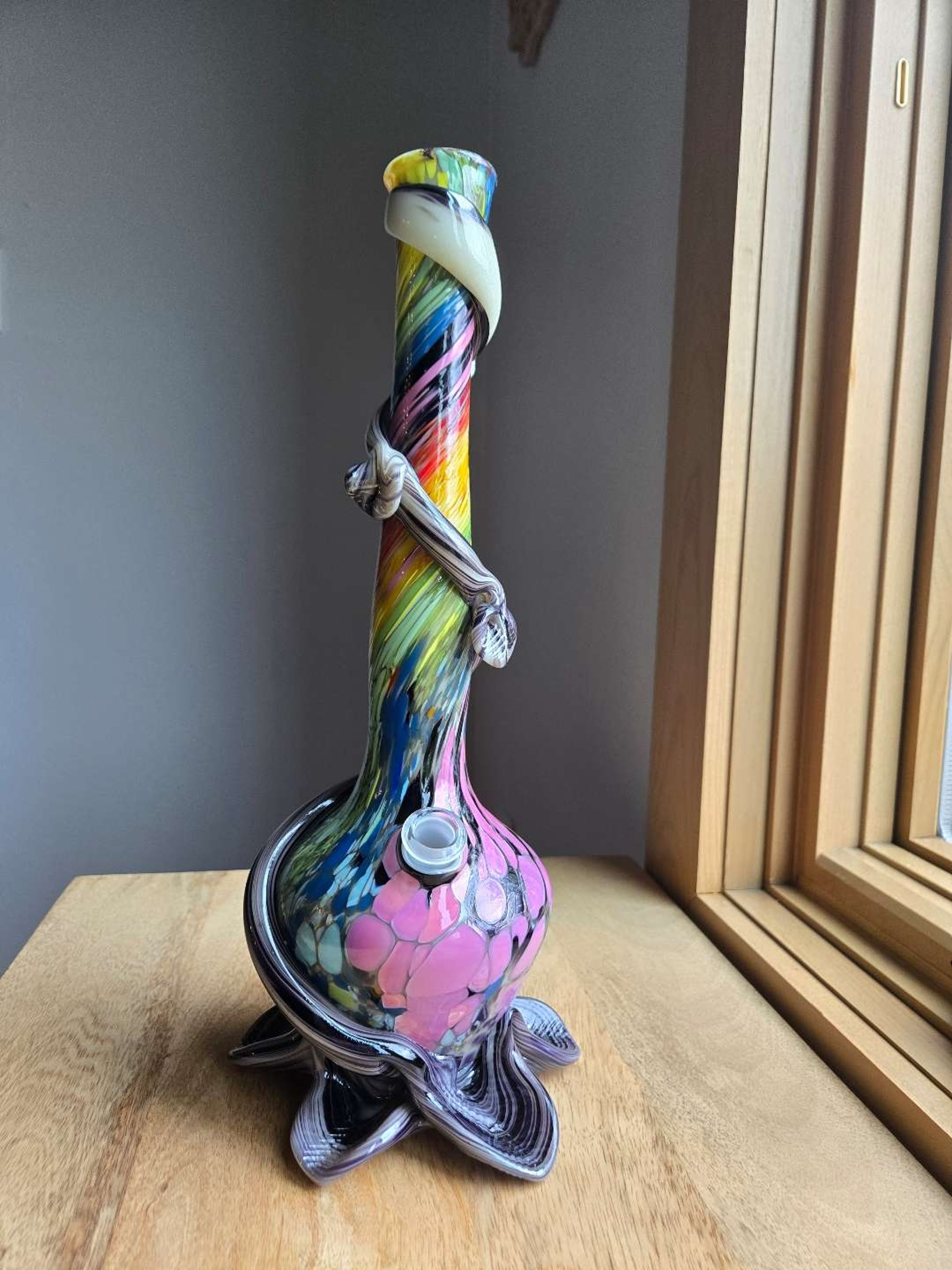 Preview pic of Special K 15 Inch Rainbow Petal Foot Bong