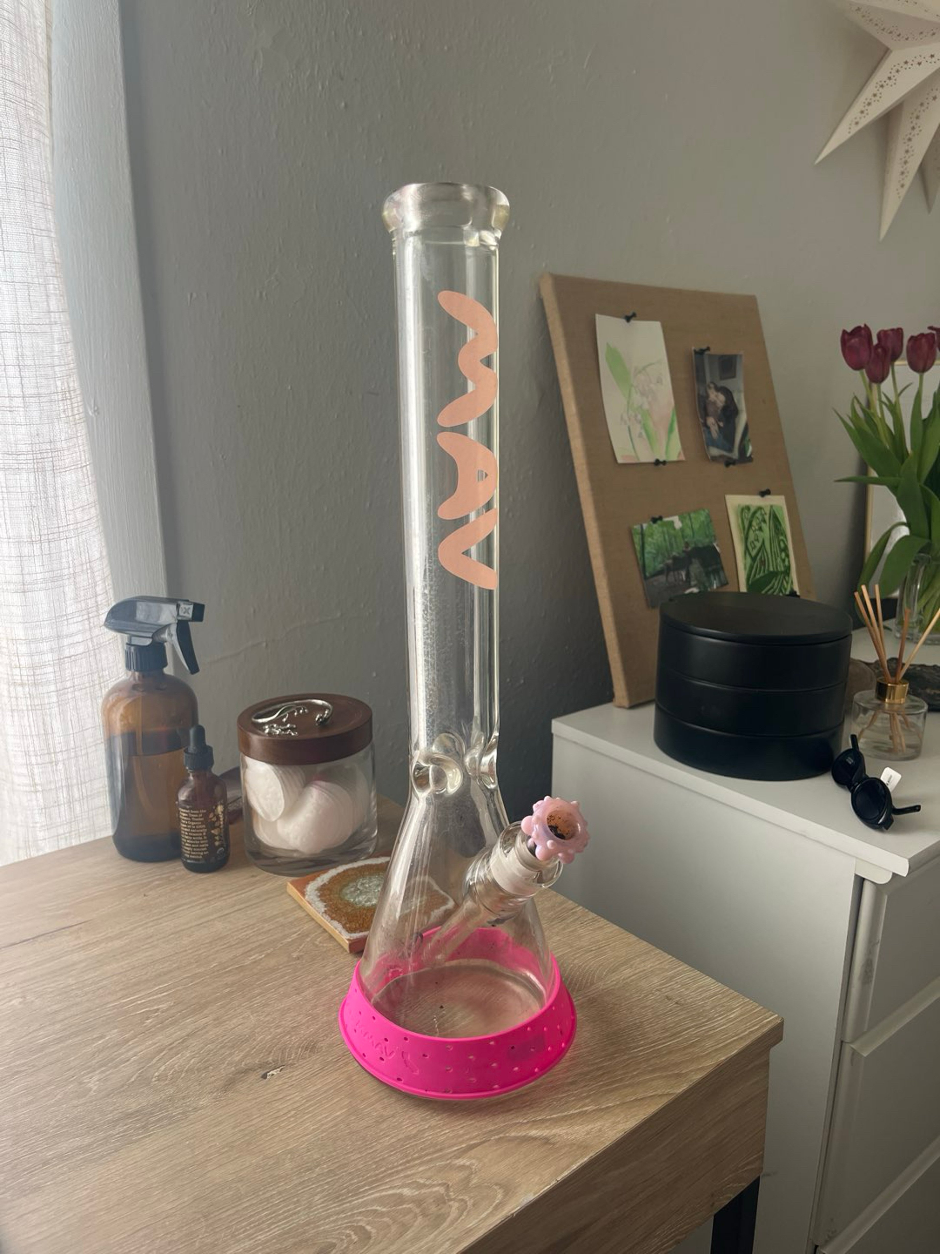 Preview pic of 18 “ Pink Bong