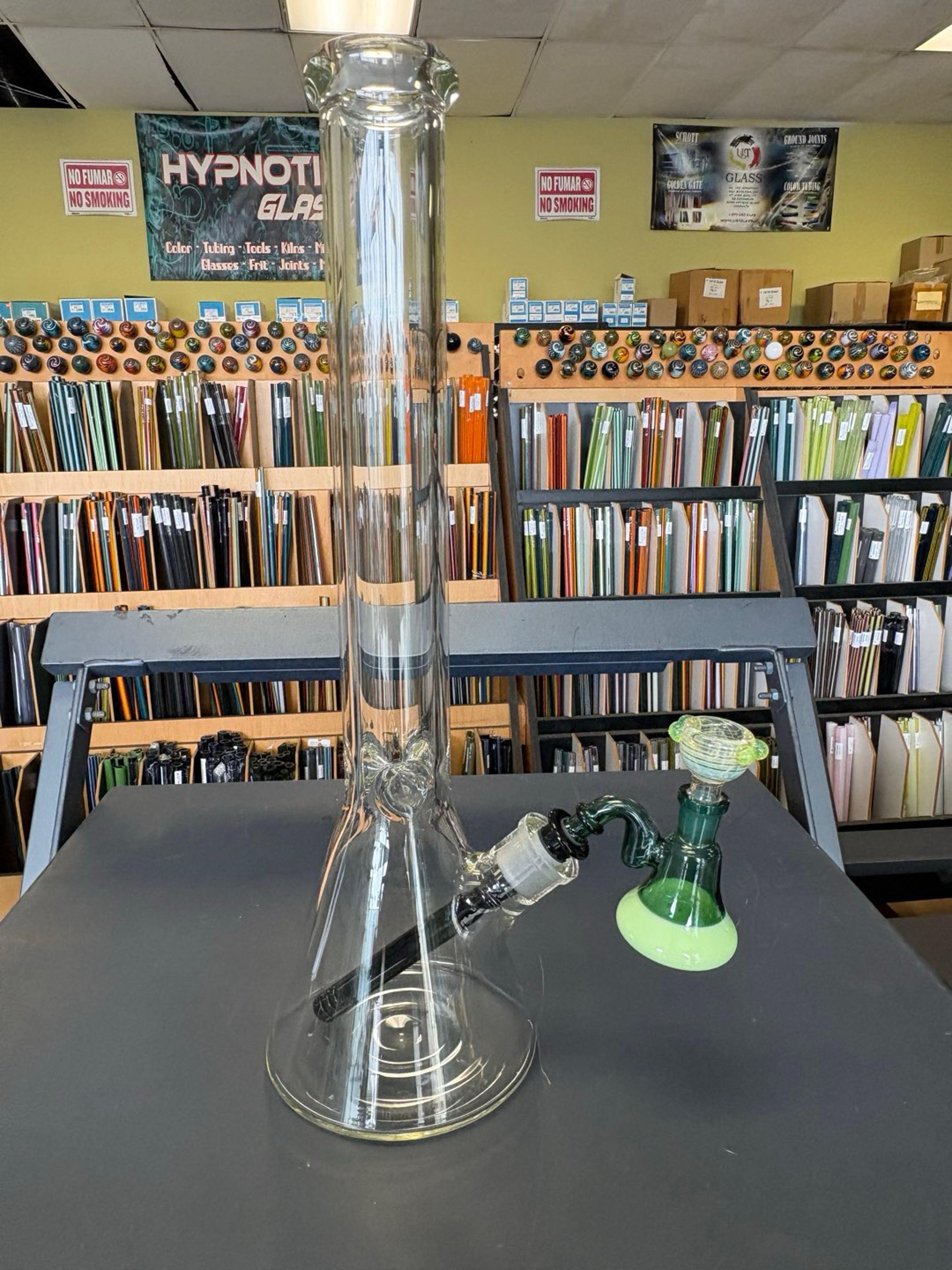 Preview pic of 18” 7mm beaker w/ UV bowl