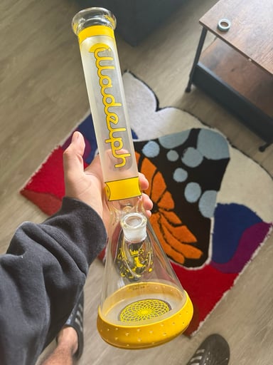 Preview pic of Illadelph yellow frosted signtature beaker bong