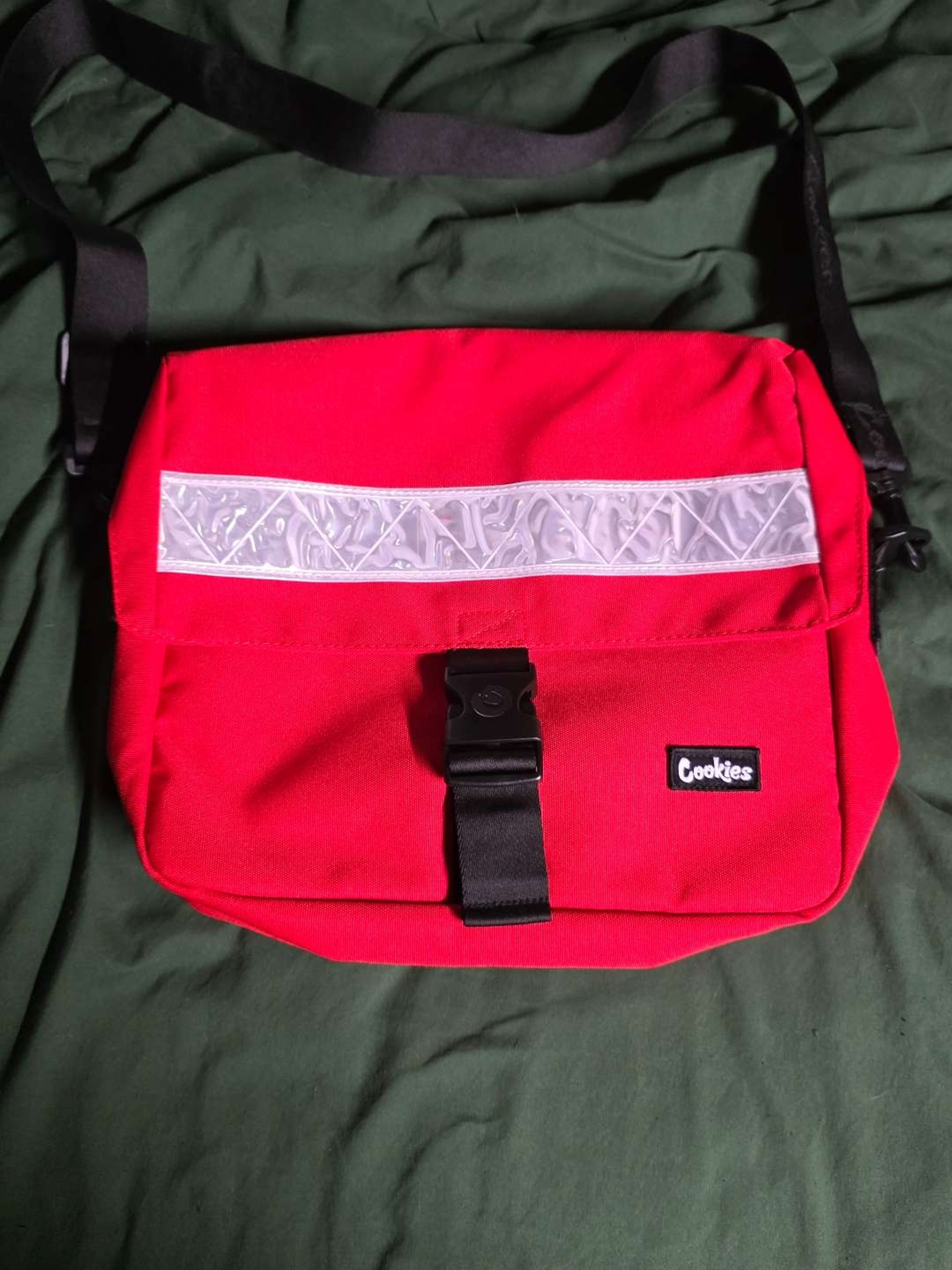 Preview pic of Cookies messenger bag