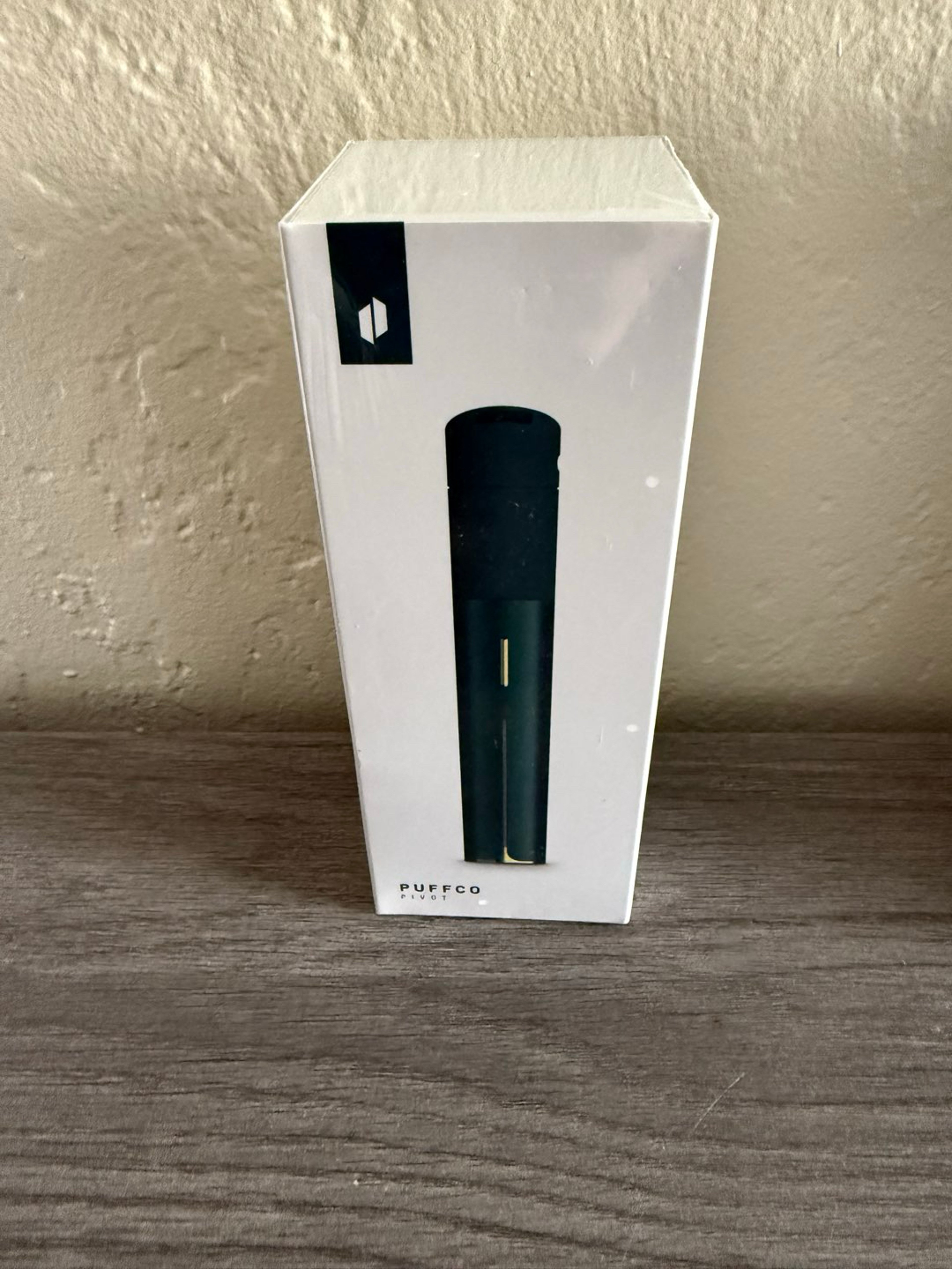 Preview pic of Puffco Pivot Pine Green