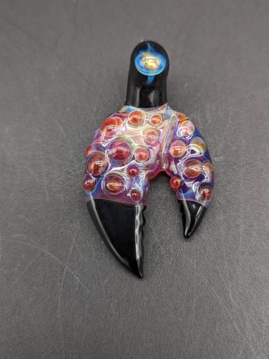 Preview pic of MAKO GLASS CRAB CLAW PENDANT