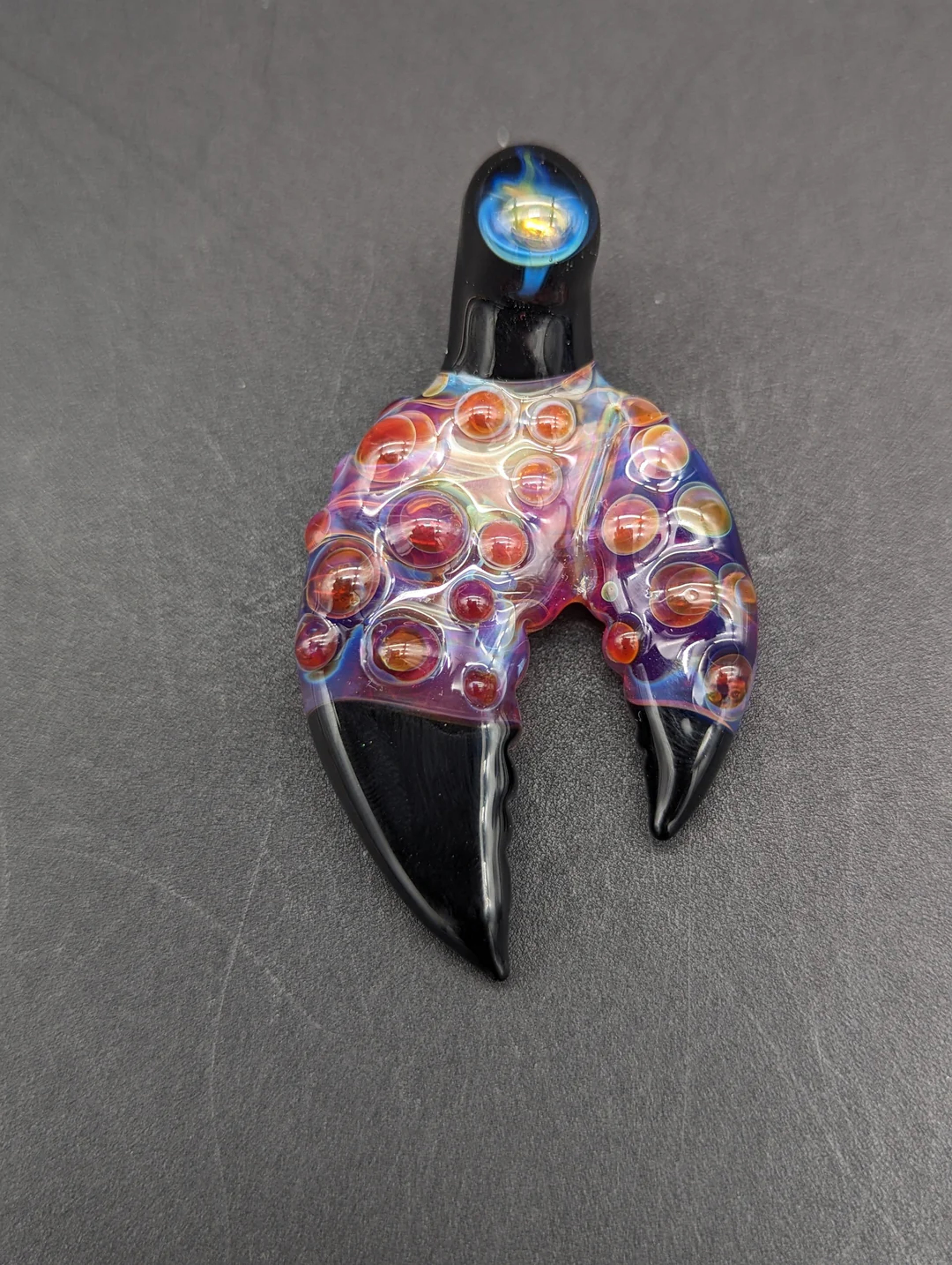 Preview pic of MAKO GLASS CRAB CLAW PENDANT