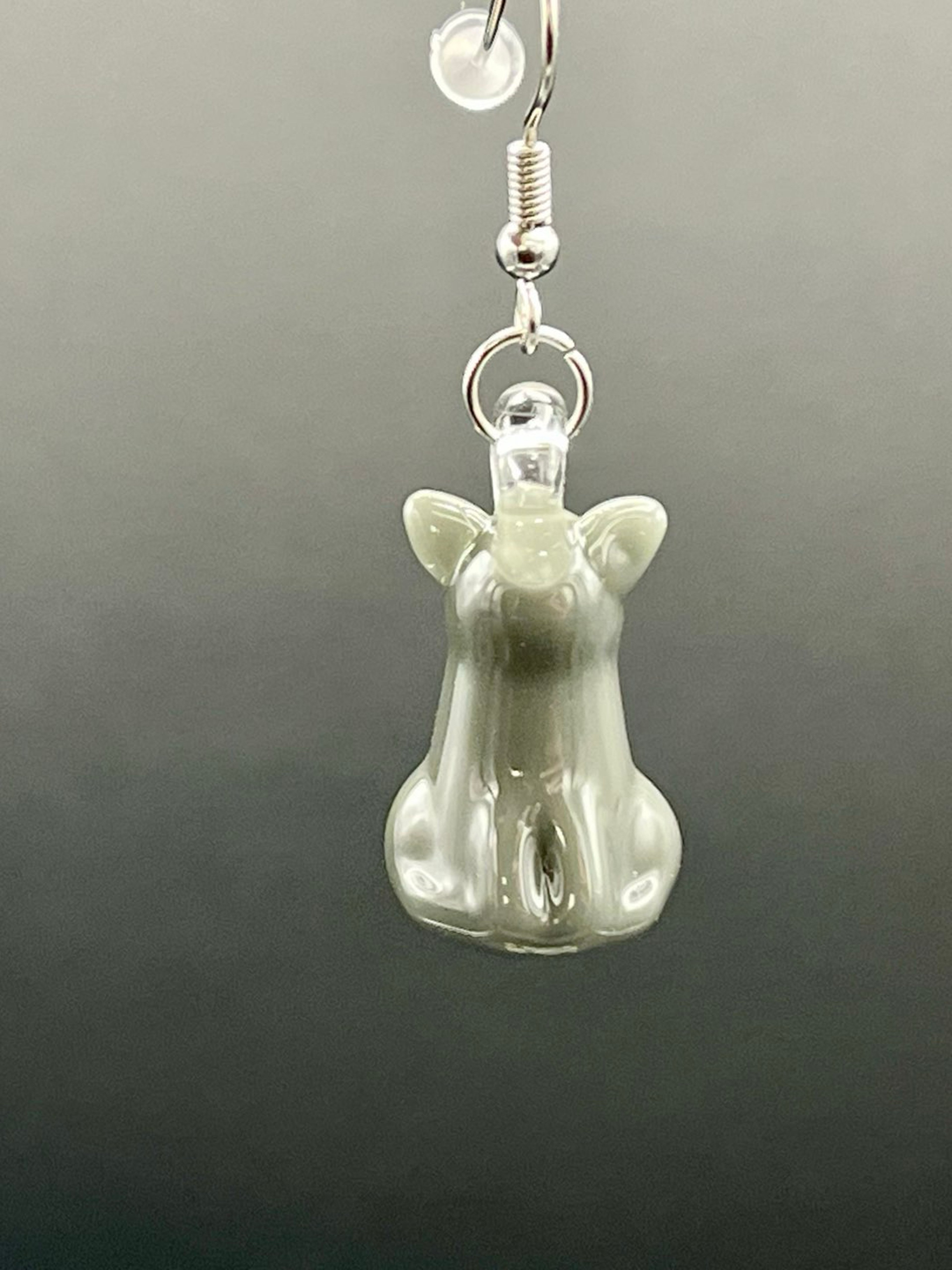 Preview pic of Portland Gray cat earrings.